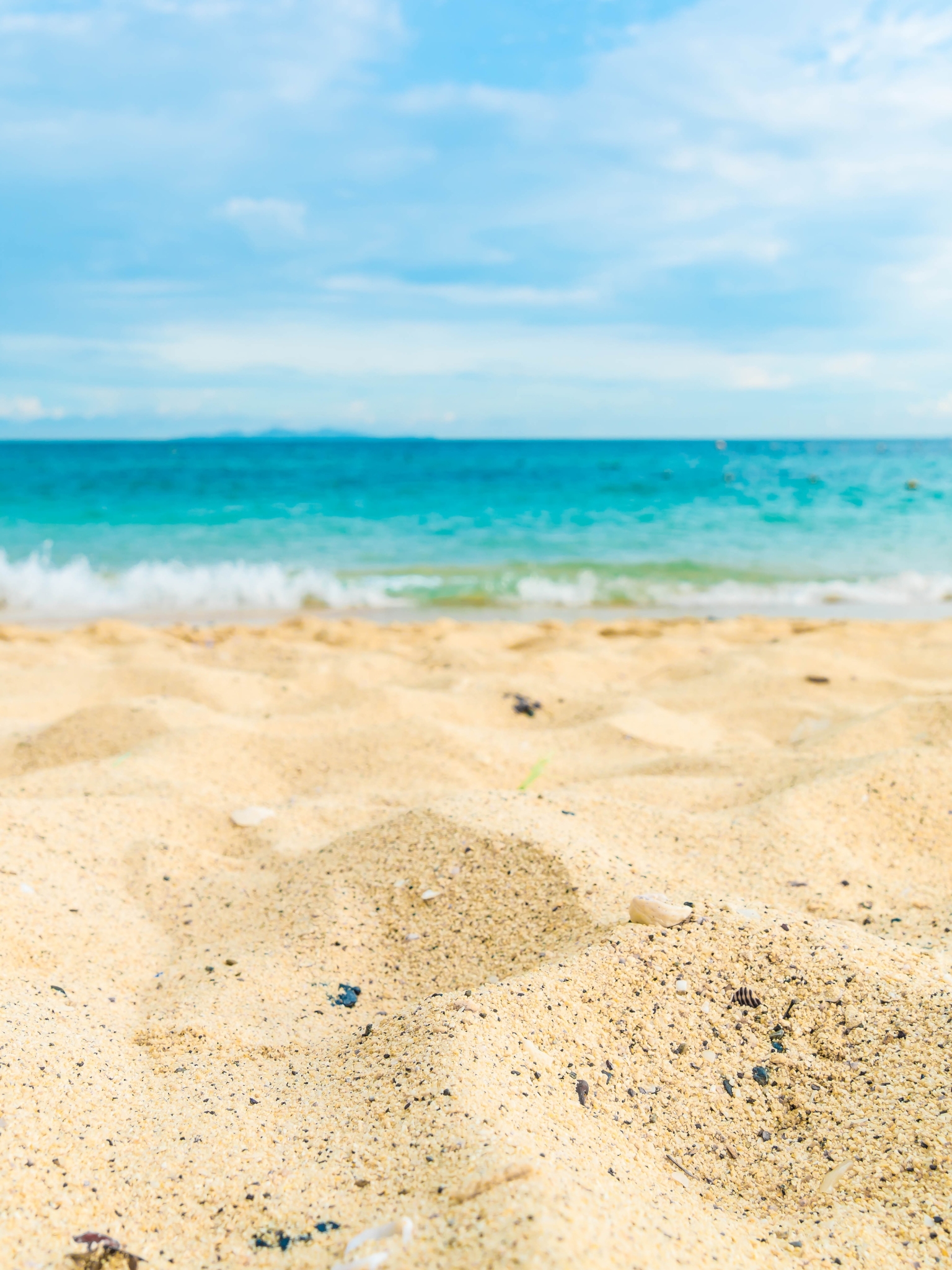 Download mobile wallpaper Nature, Beach, Sand, Summer, Ocean, Earth, Depth Of Field for free.