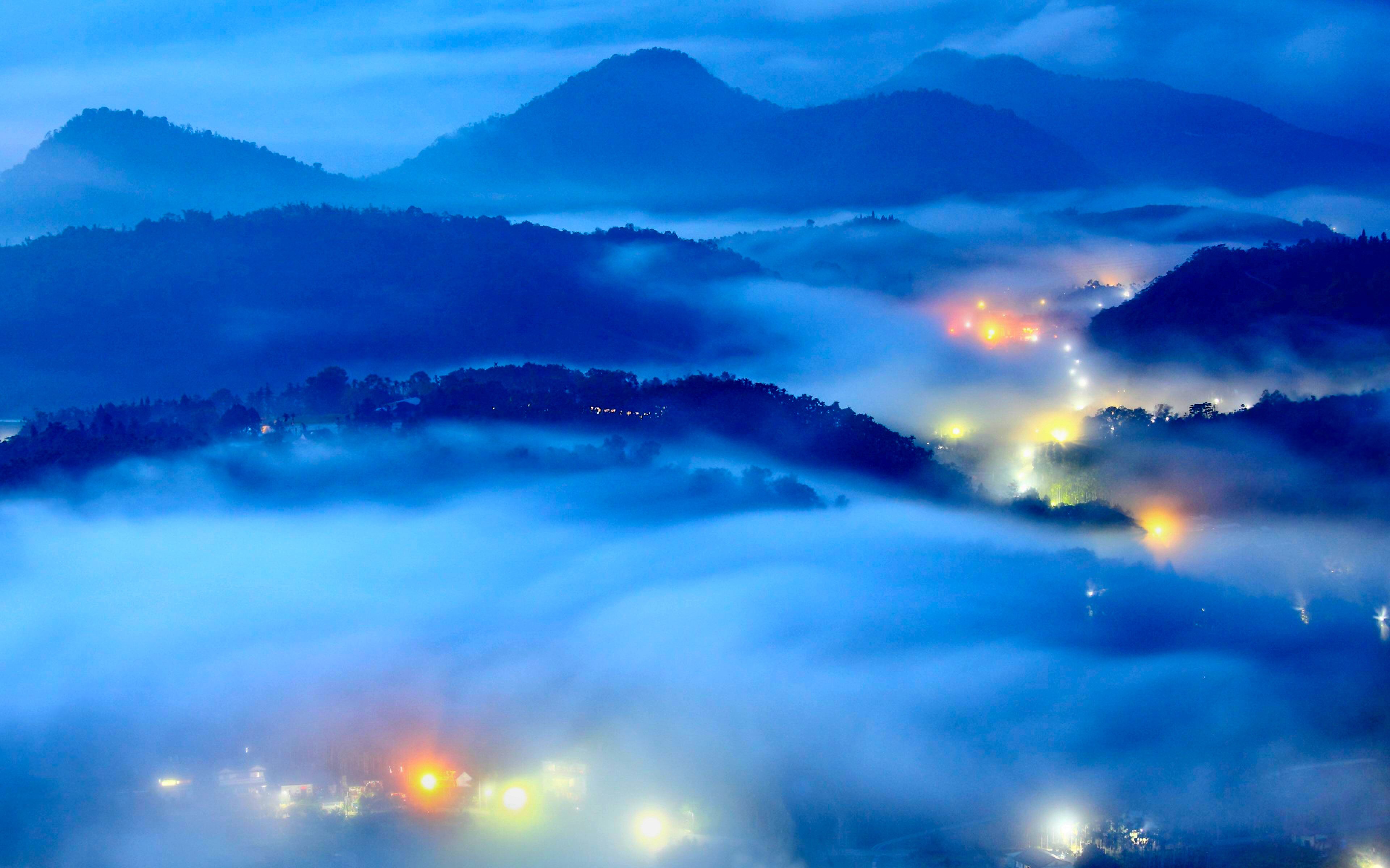 1491753 скачать картинку туман, земля/природа, гора, синий, живописный - обои и заставки бесплатно