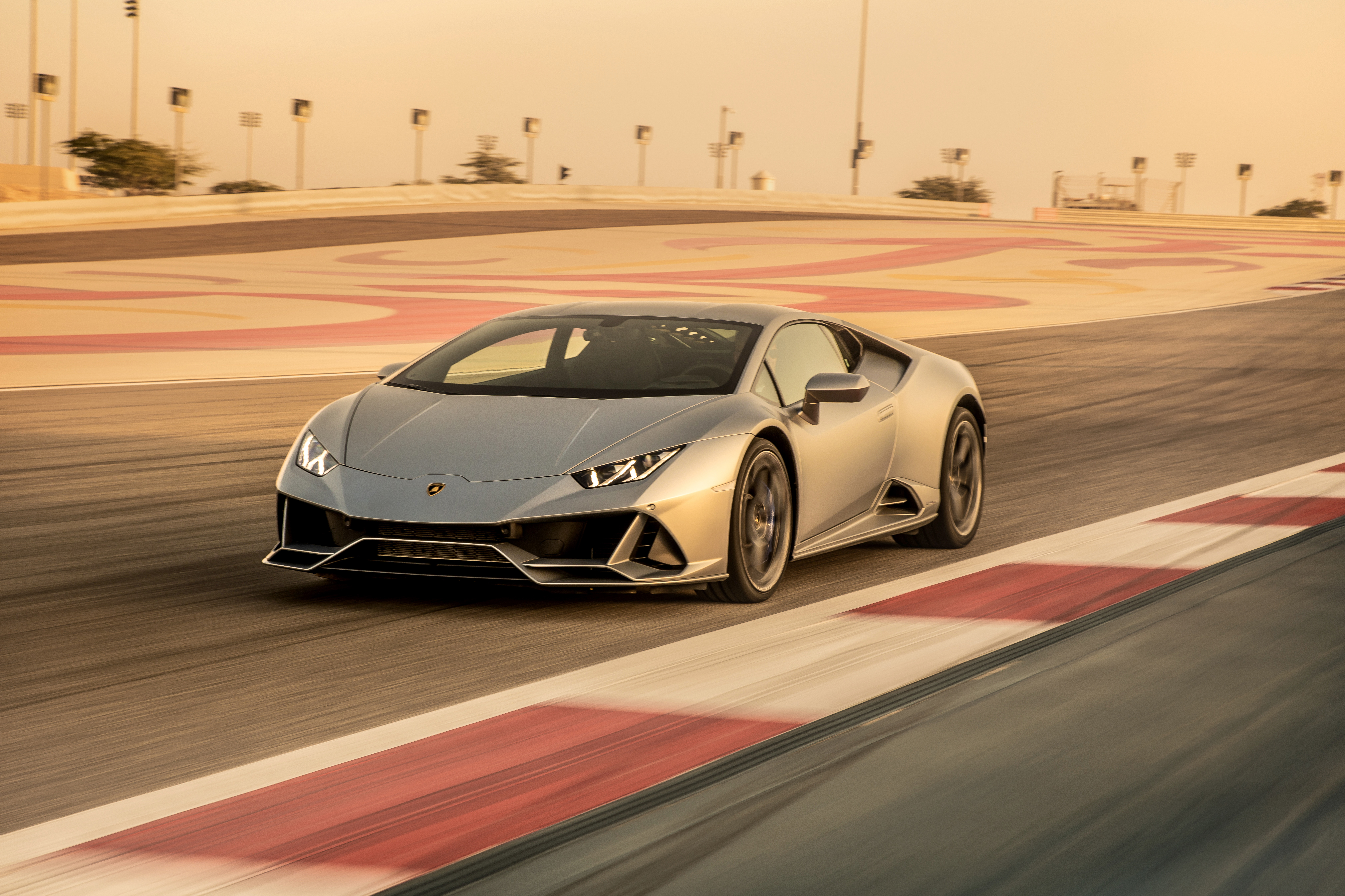 Baixe gratuitamente a imagem Lamborghini, Carro, Super Carro, Veículos, Carro Prateado, Lamborghini Huracán Evo na área de trabalho do seu PC