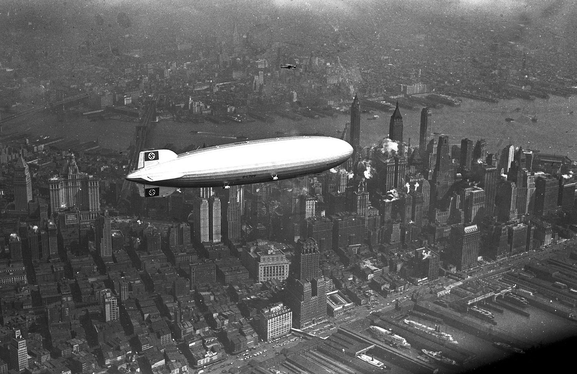 vehicles, zeppelin, aircraft, black & white, blimp, city, military