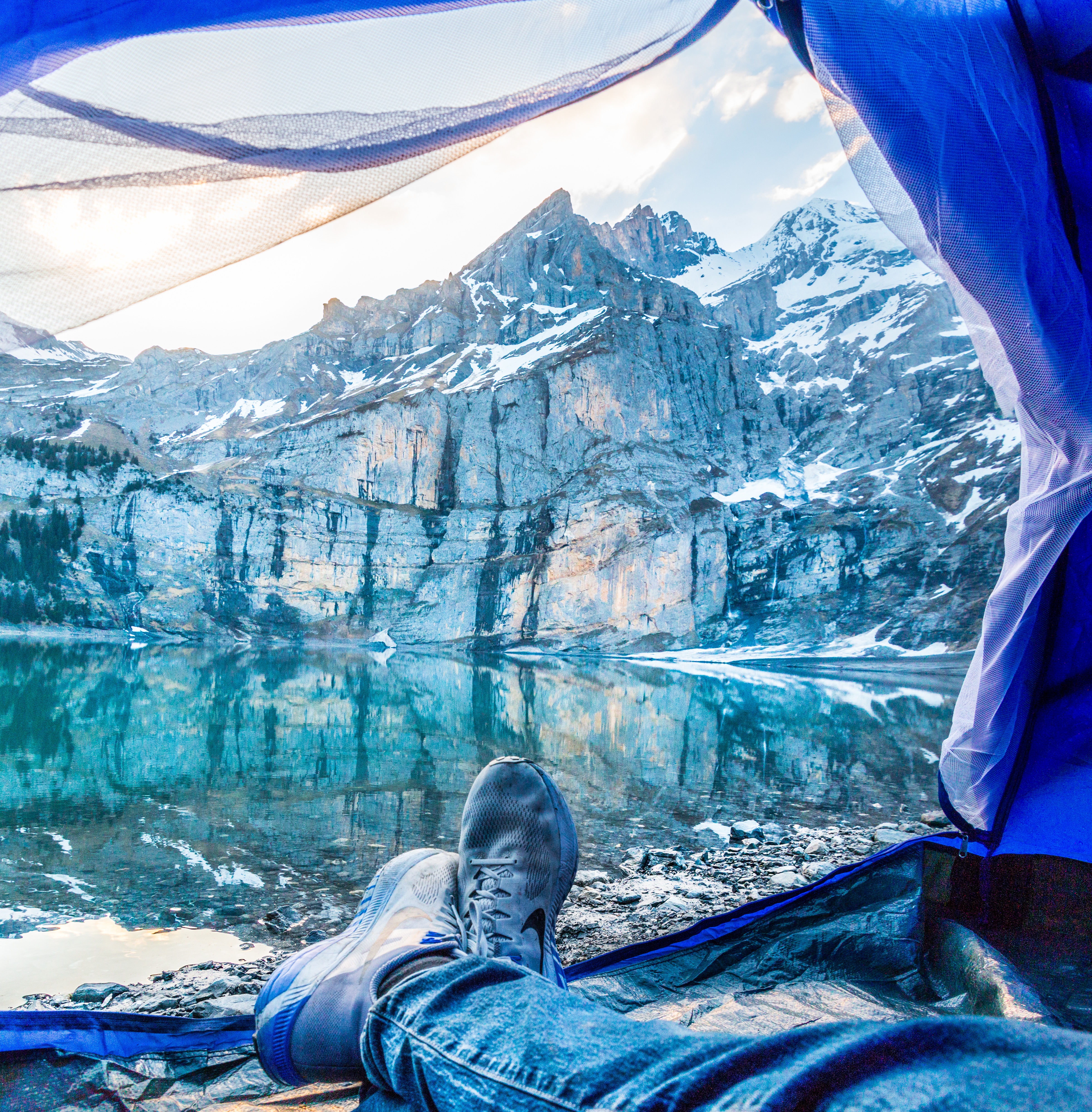 51911 télécharger l'image montagnes, lac, divers, jambes, tente, camping, tourisme - fonds d'écran et économiseurs d'écran gratuits