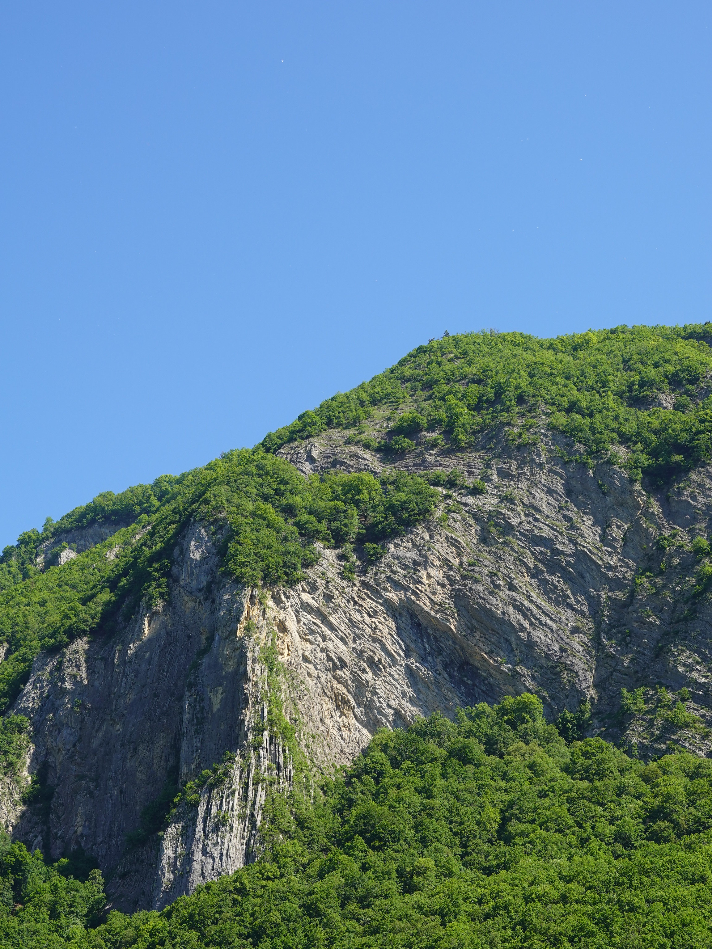 Handy-Wallpaper Natur, Mountains, Die Steine, Sky, Felsen, Bäume kostenlos herunterladen.