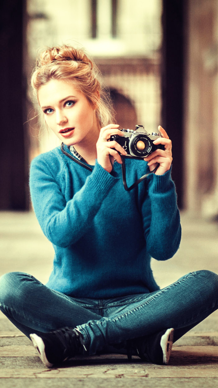 Handy-Wallpaper Kamera, Blond, Modell, Frauen, Blaue Augen, Blondinen, Eva Mikulski kostenlos herunterladen.
