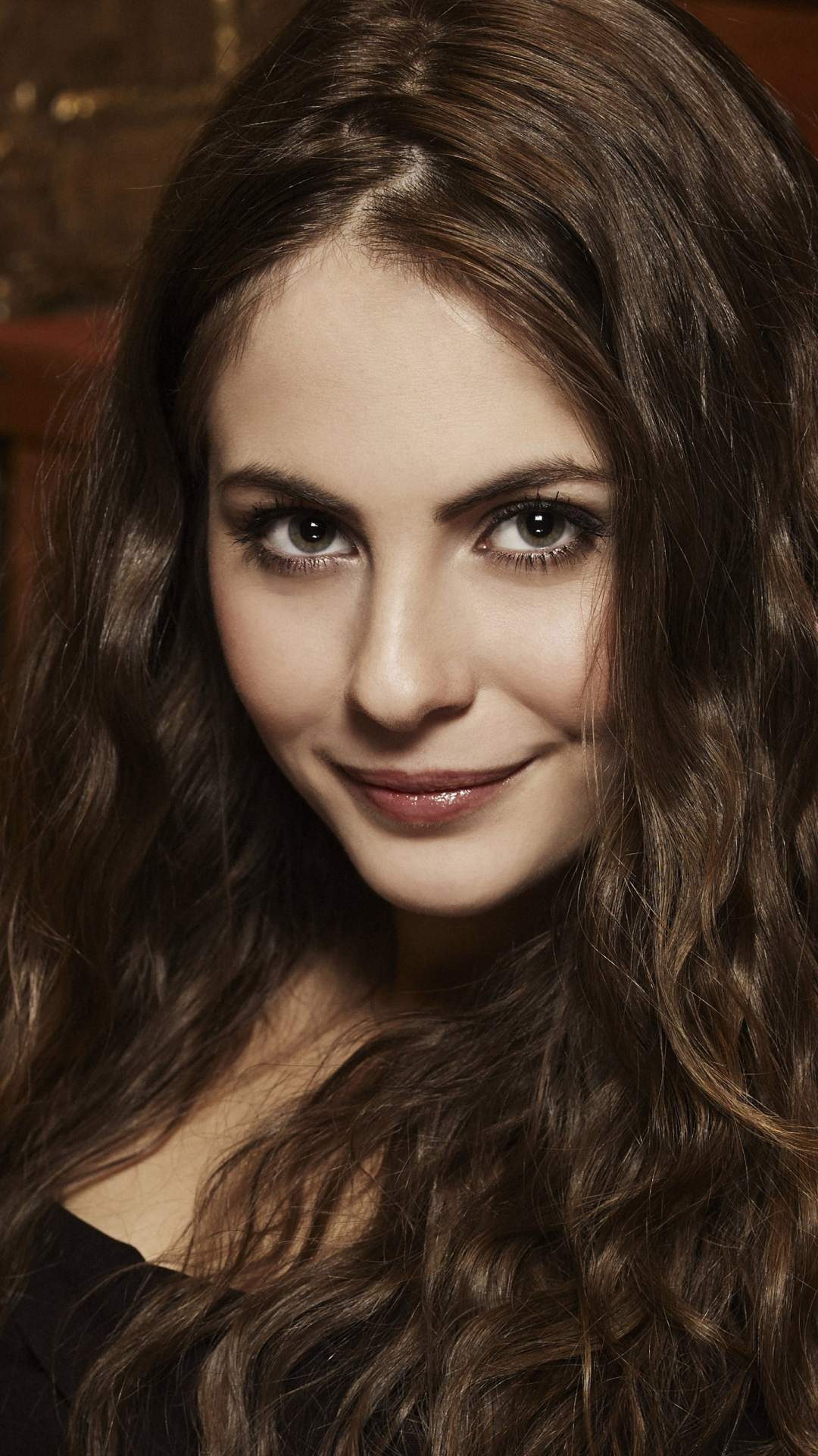 Download mobile wallpaper Smile, Face, Brunette, Green Eyes, American, Celebrity, Actress, Willa Holland for free.