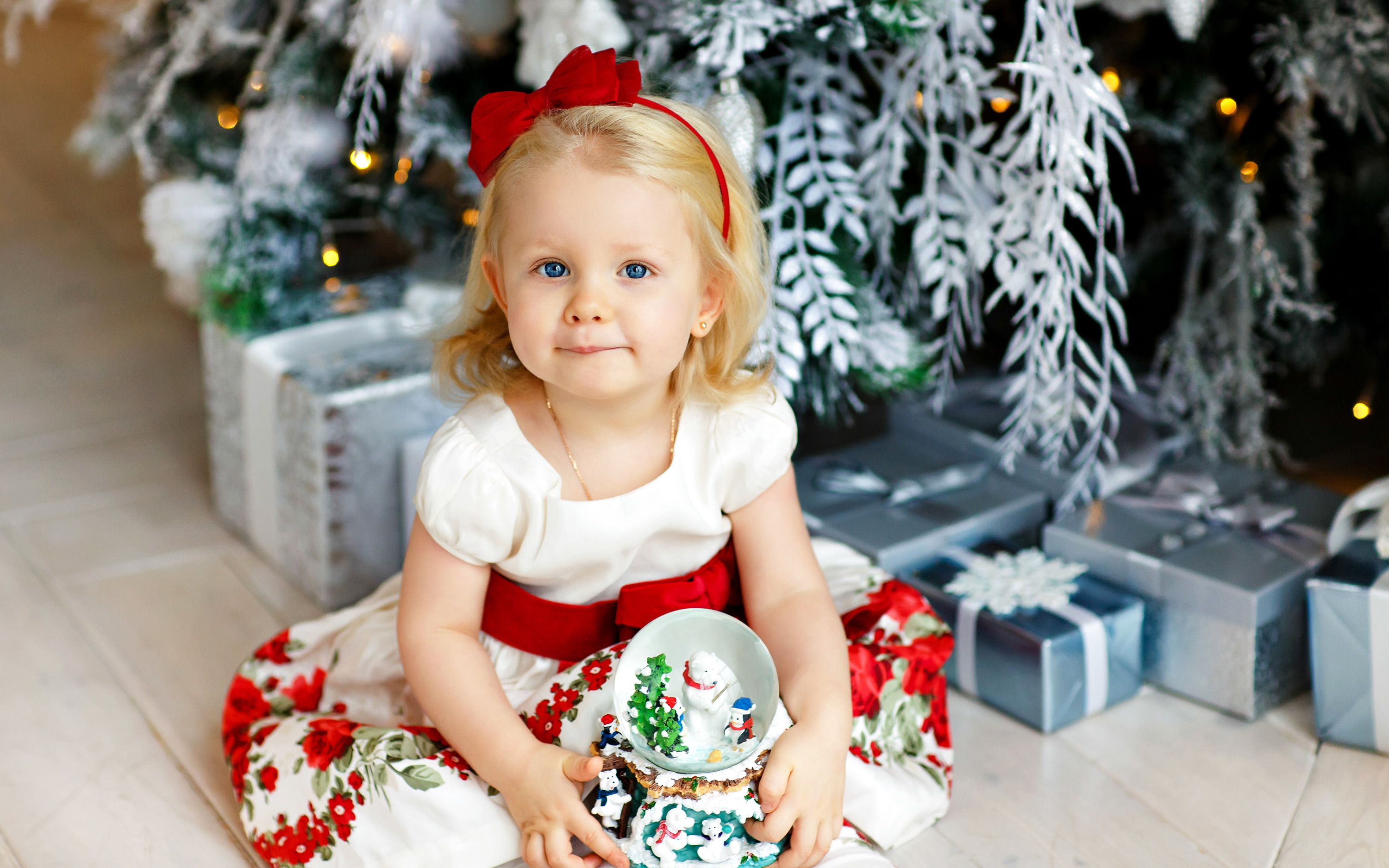 Laden Sie das Weihnachten, Süß, Kind, Weihnachtsbaum, Fotografie, Kleines Mädchen-Bild kostenlos auf Ihren PC-Desktop herunter