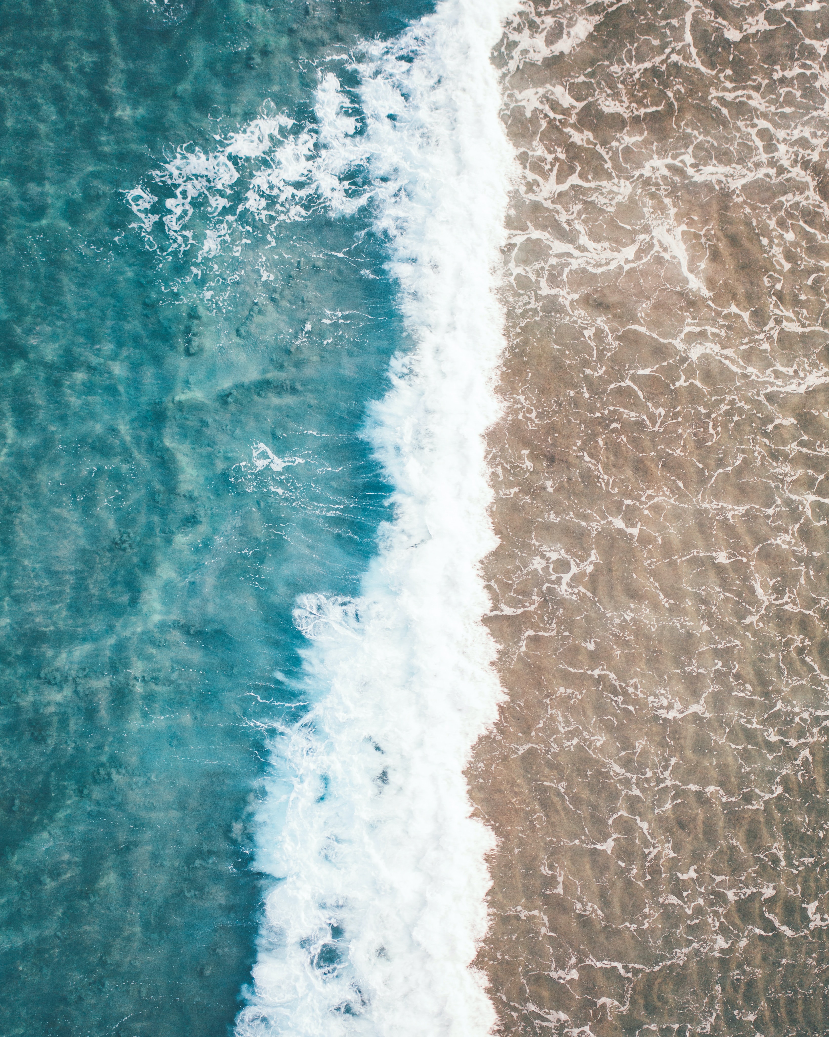 Скачать картинку Волна, Море, Вид Сверху, Природа, Песок, Вода в телефон бесплатно.