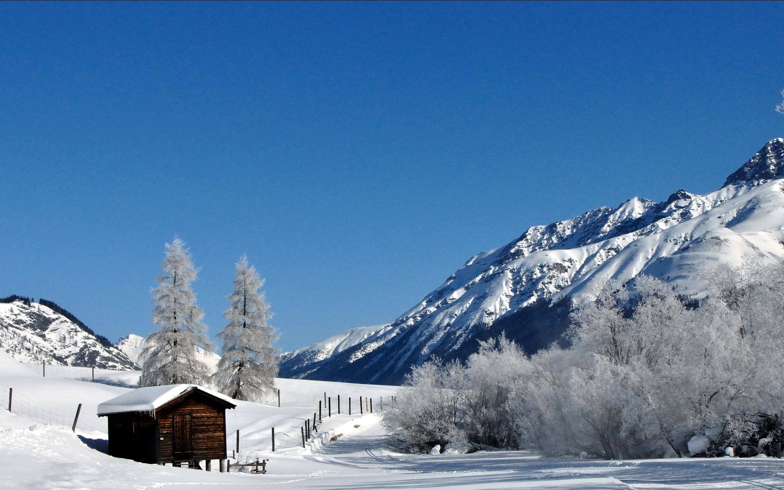 Handy-Wallpaper Landschaft, Winter, Schnee, Wald, Gebirge, Fotografie, Szene kostenlos herunterladen.