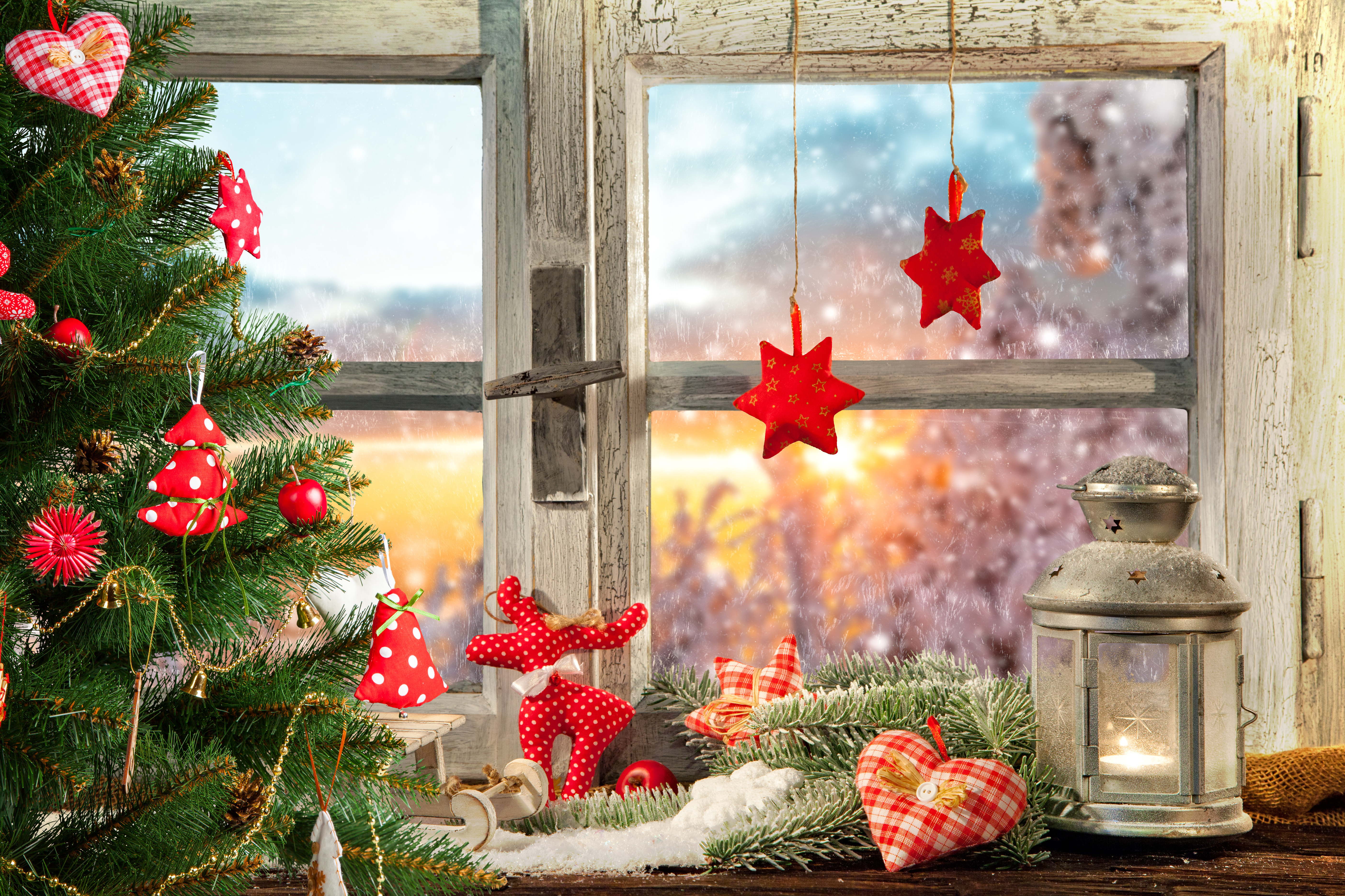 1527399 baixar papel de parede árvore de natal, feriados, natal, coração, lanterna, estrela, janela - protetores de tela e imagens gratuitamente