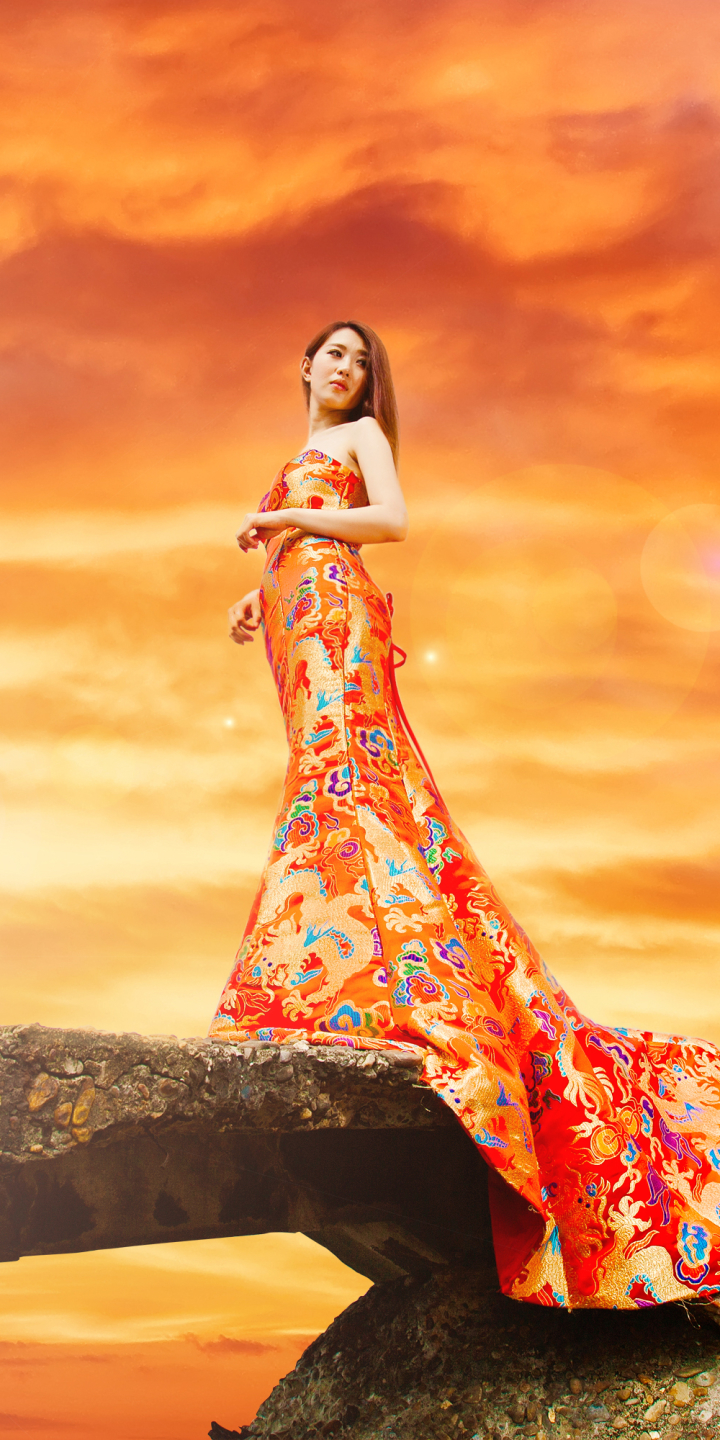 Handy-Wallpaper Kleid, Modell, Frauen, Himmel, Sonnenuntergang, Asiatinnen kostenlos herunterladen.