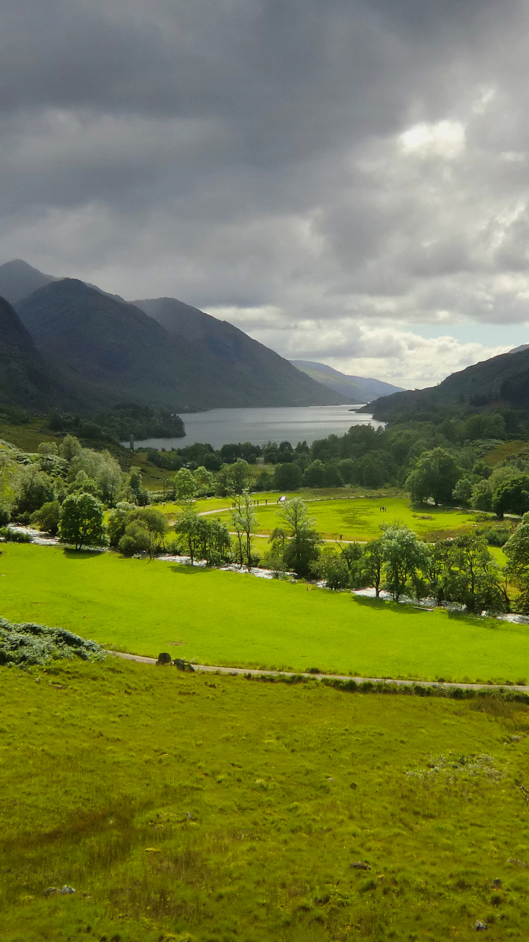Скачать картинку Пейзаж, Гора, Озеро, Шотландия, Земля/природа в телефон бесплатно.
