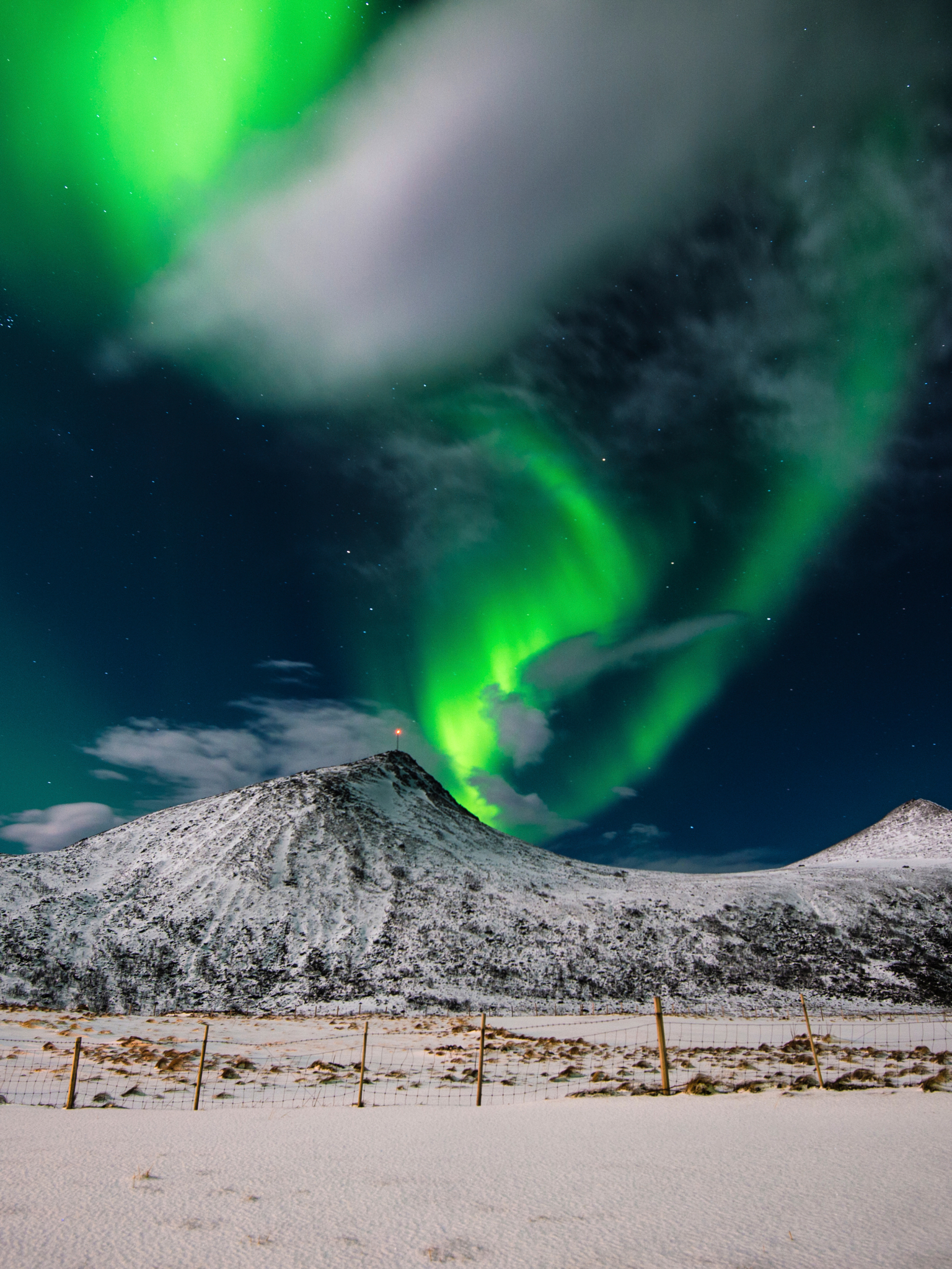 Descarga gratuita de fondo de pantalla para móvil de Paisaje, Naturaleza, Cielo, Noche, Nieve, Montaña, Aurora Boreal, Noruega, Islas Lofoten, Tierra/naturaleza.