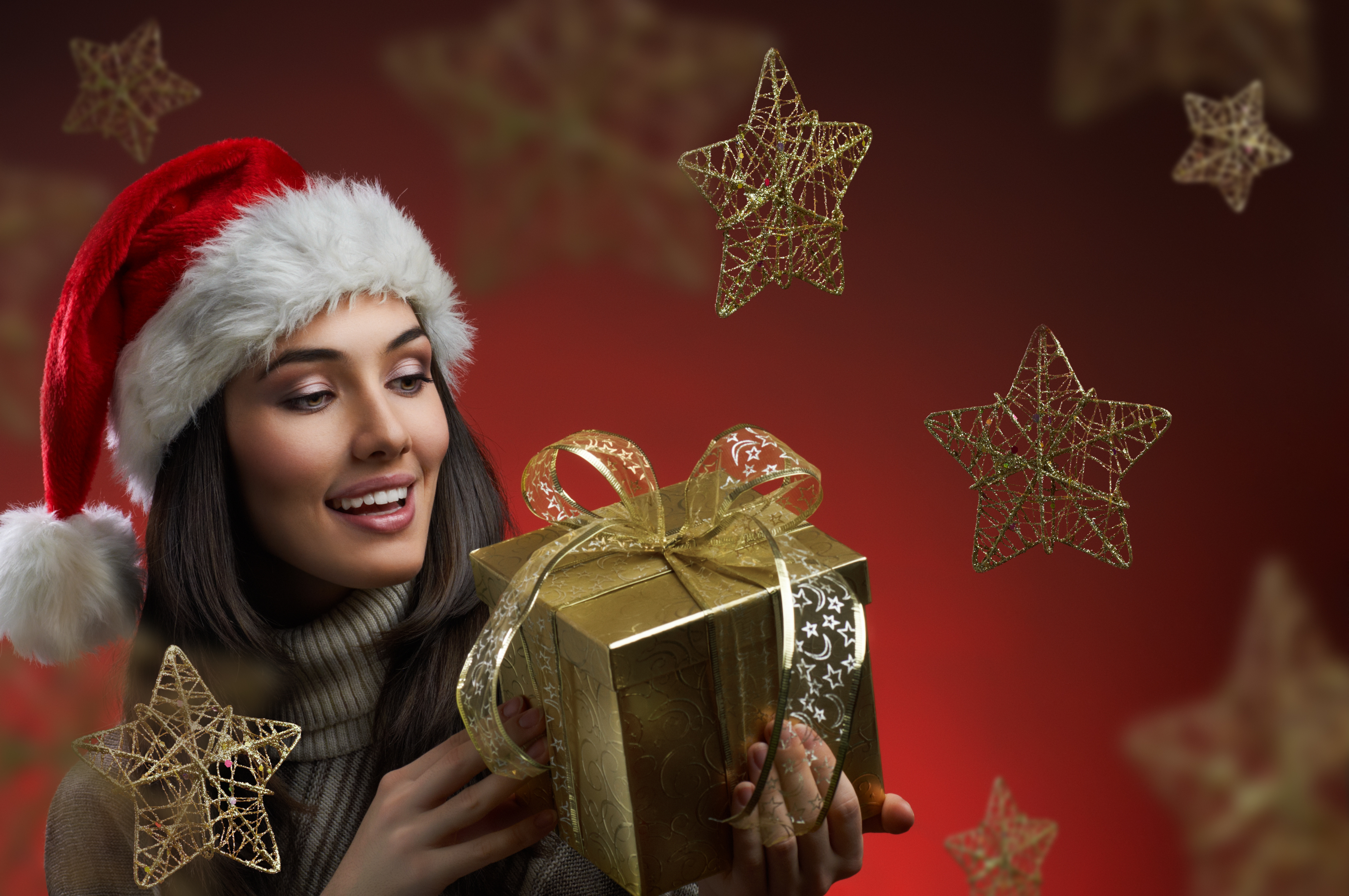 Download mobile wallpaper Gift, Model, Women, Black Hair, Santa Hat for free.