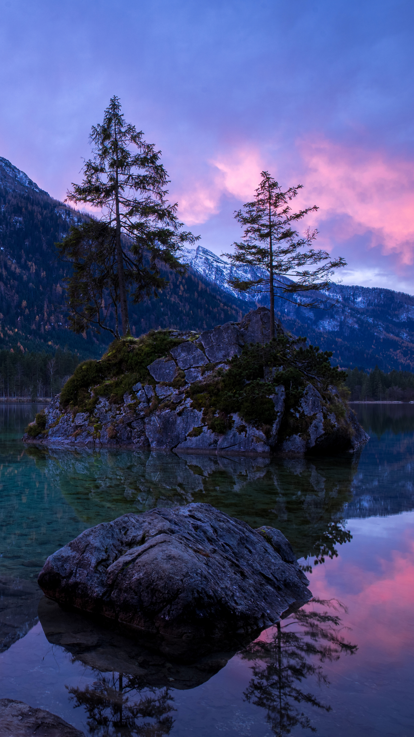 Download mobile wallpaper Nature, Dawn, Lakes, Mountain, Lake, Reflection, Earth for free.