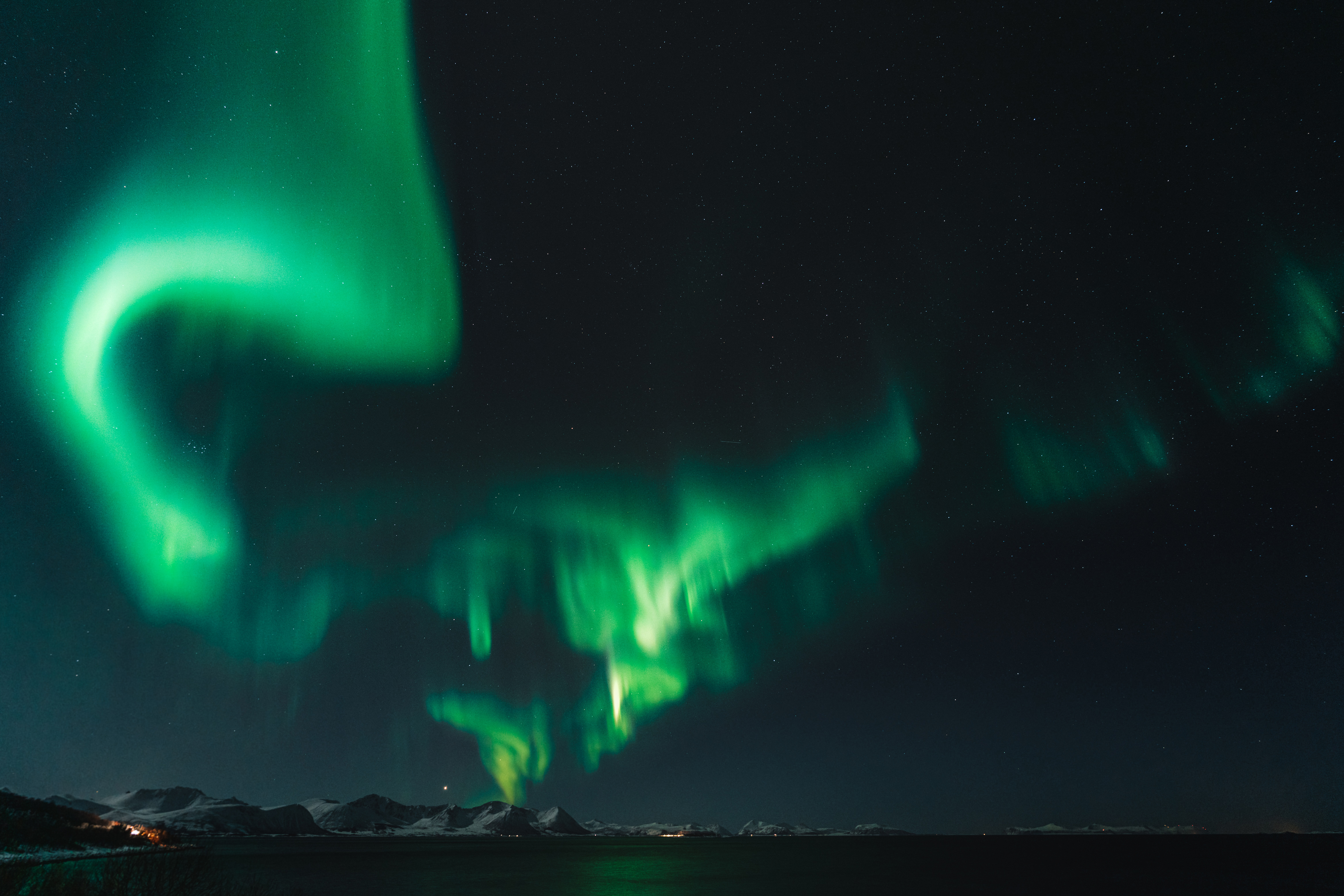 117768 Hintergrundbild herunterladen natur, aurora borealis, übernachtung, nordlichter, aurora, norden - Bildschirmschoner und Bilder kostenlos