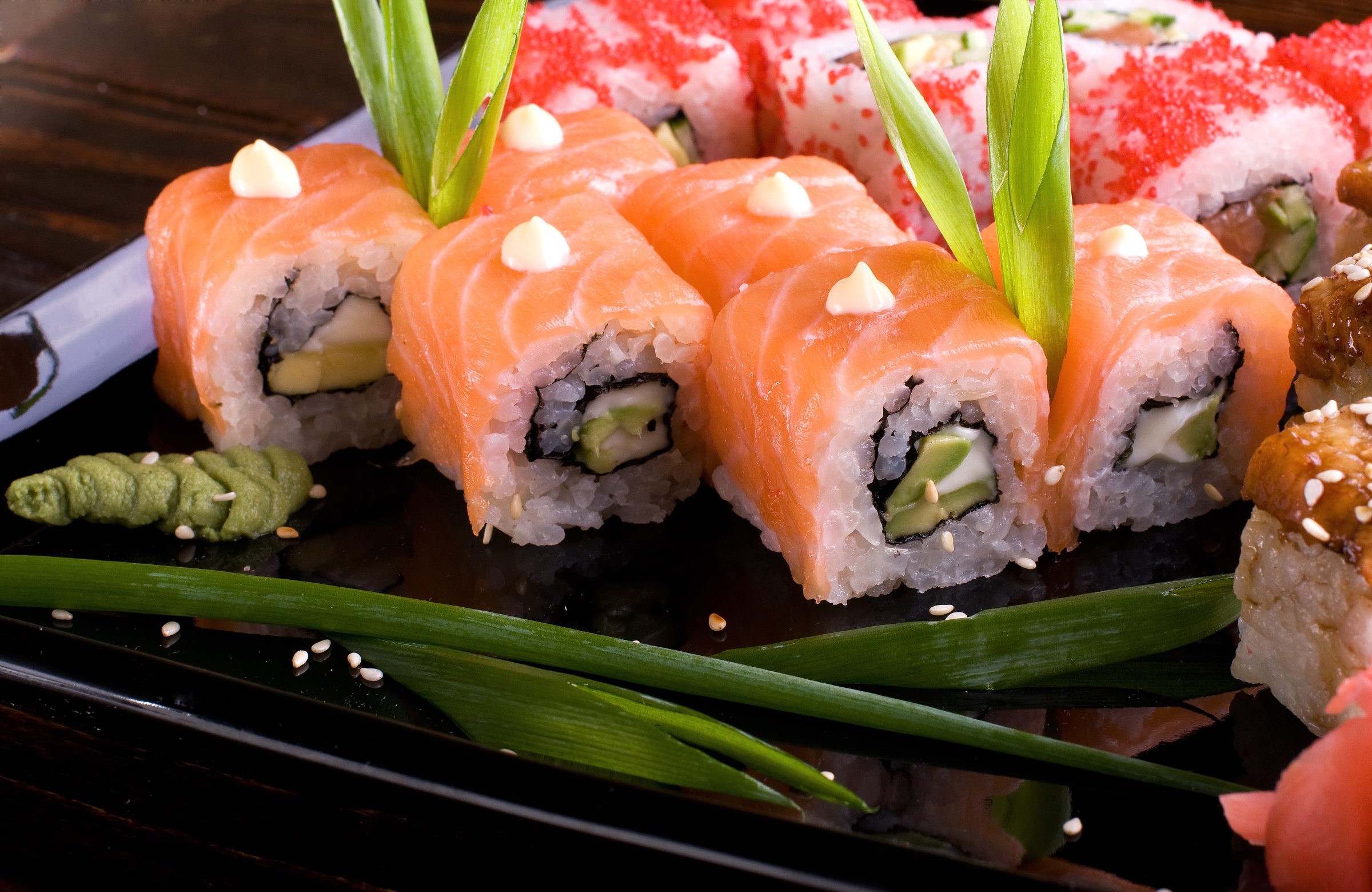 Laden Sie das Sushi, Fisch, Meeresfrüchte, Nahrungsmittel, Reis-Bild kostenlos auf Ihren PC-Desktop herunter