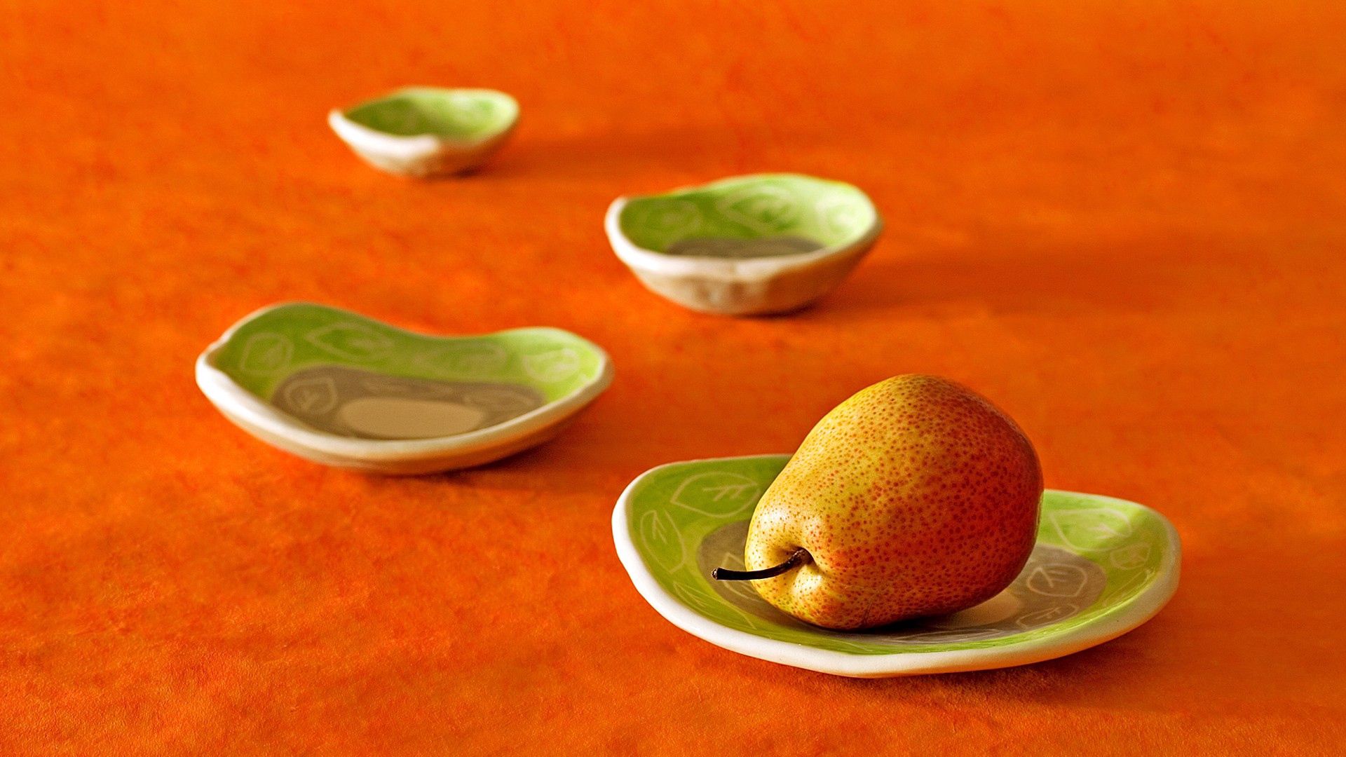 144377 скачать картинку груша, еда, фрукт, оранжевый, тарелки, оранжевые - обои и заставки бесплатно
