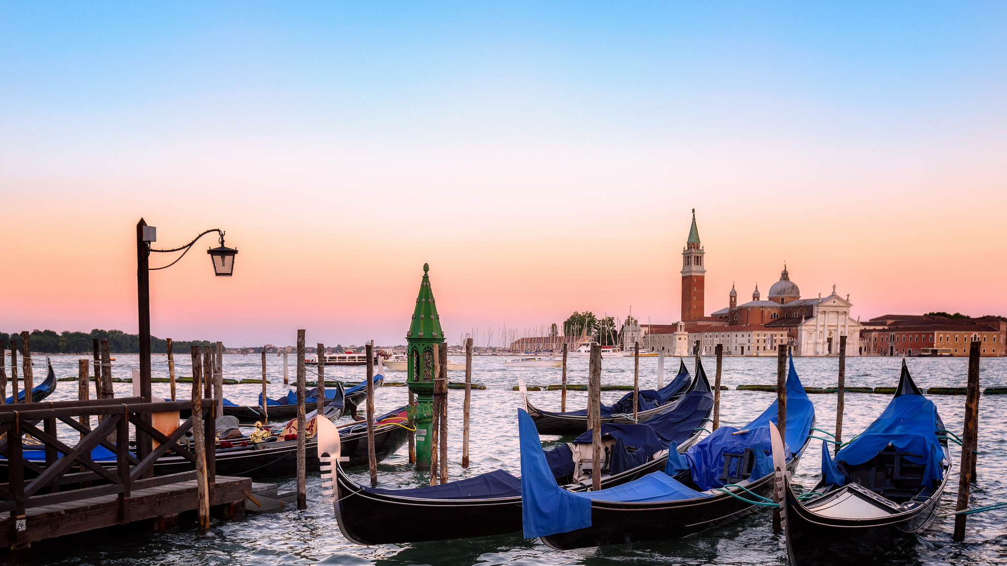 Скачать обои бесплатно Италия, Венеция, Лодка, Гондола, Транспортные Средства картинка на рабочий стол ПК