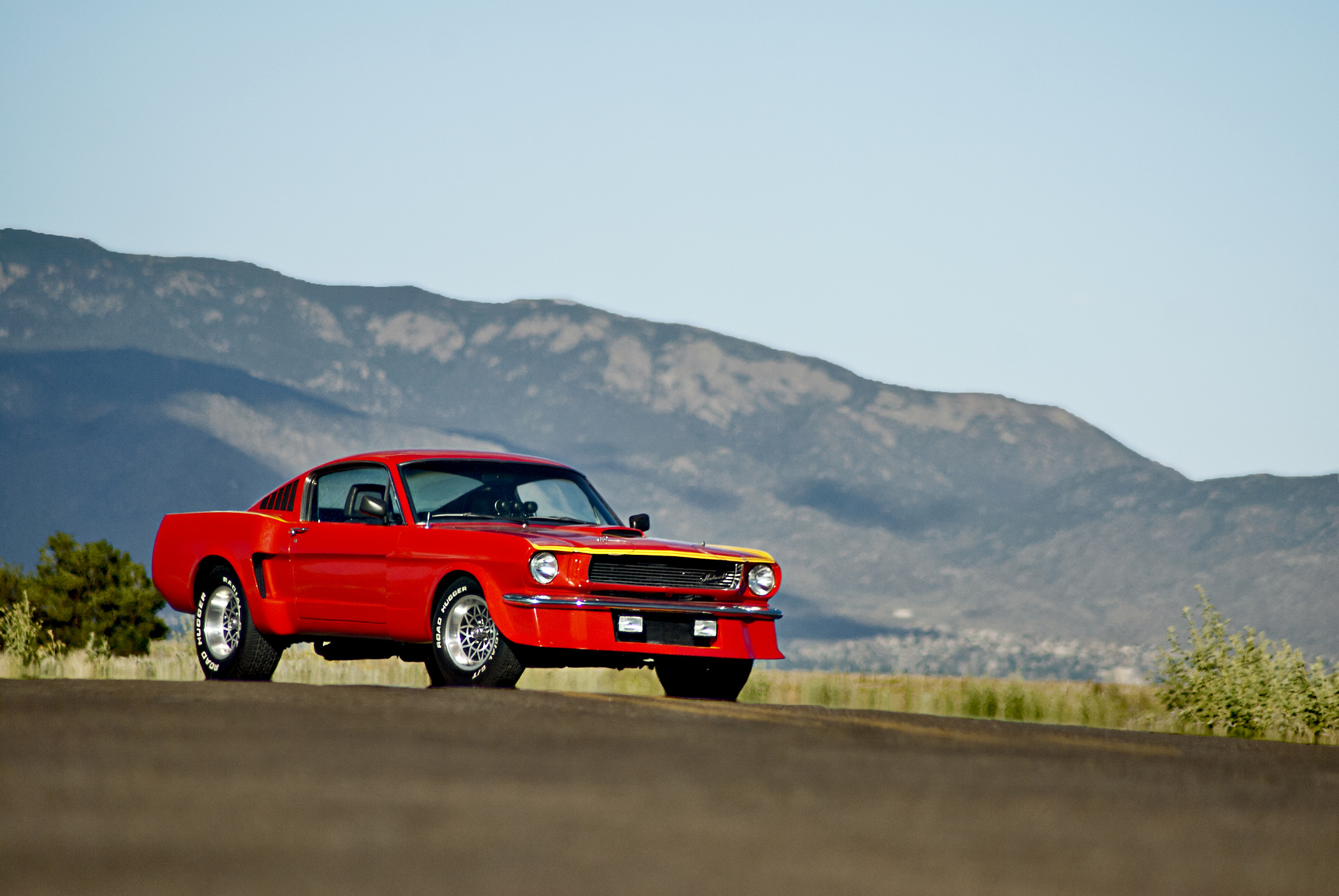 59806 скачать картинку красный, ford mustang, тачки (cars), вид сбоку, 1965 - обои и заставки бесплатно