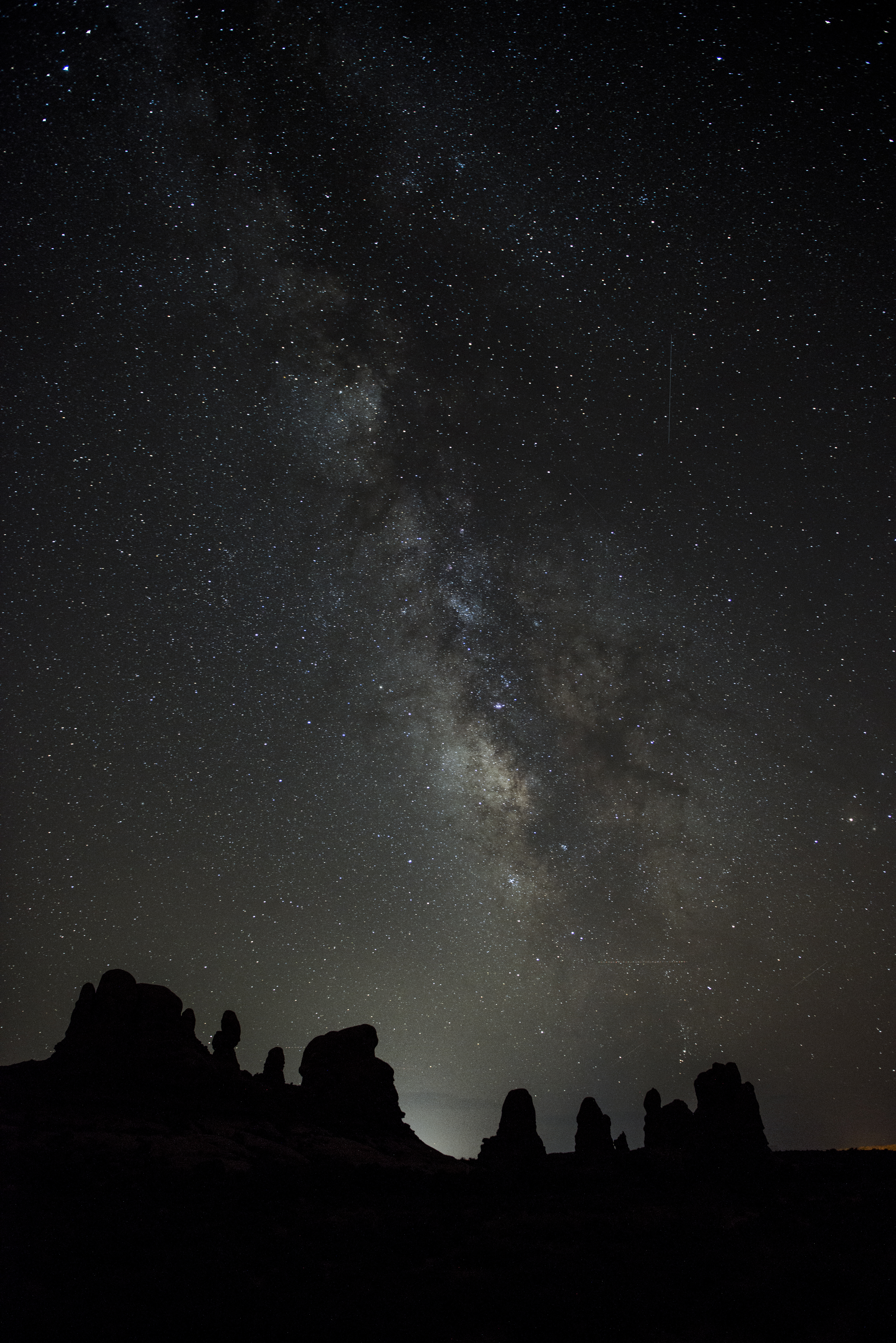 Download mobile wallpaper Mountains, Stars, Starry Sky, Universe, Milky Way for free.