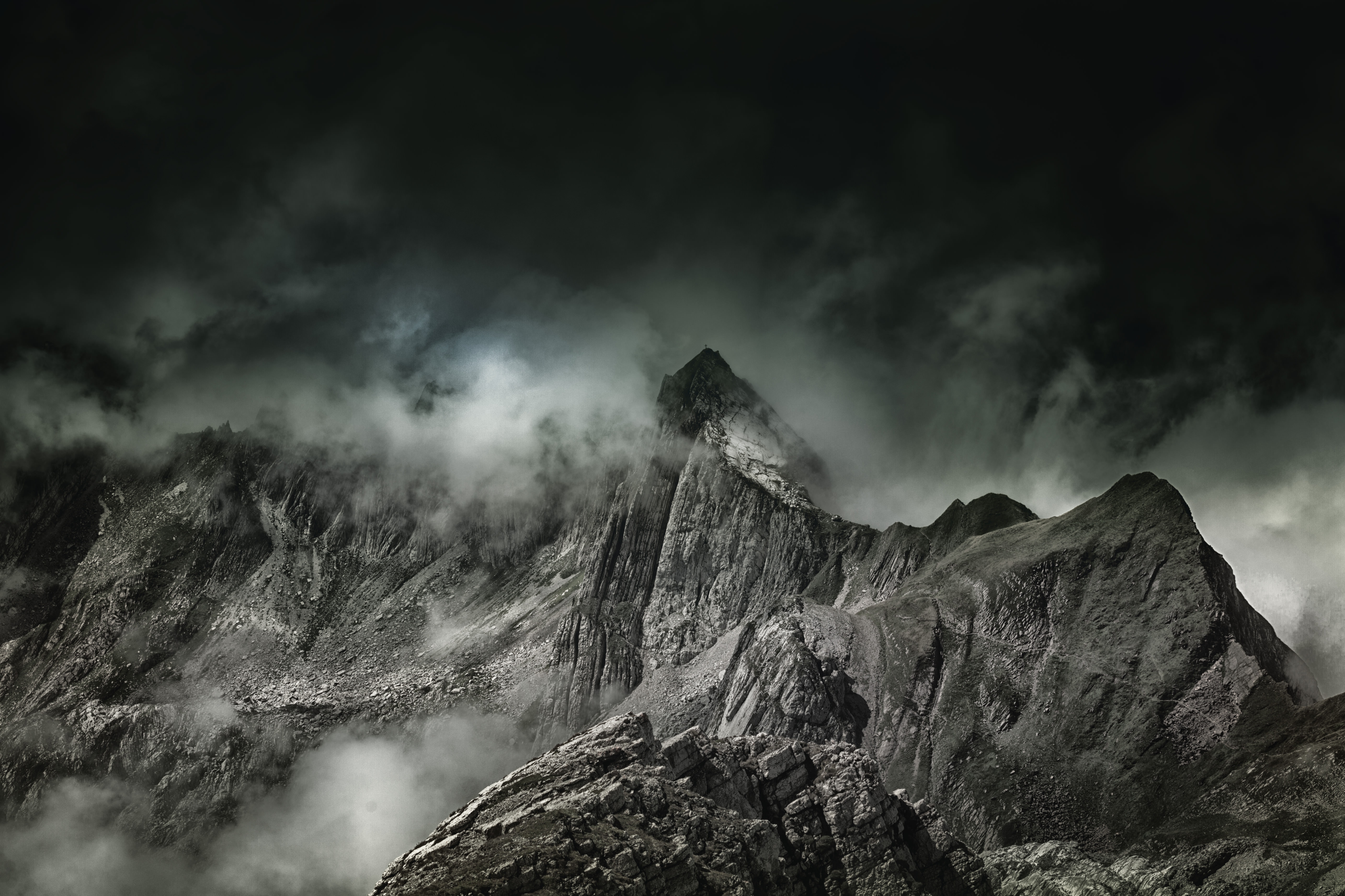 104099 descargar fondo de pantalla naturaleza, montañas, vértice, arriba, niebla: protectores de pantalla e imágenes gratis
