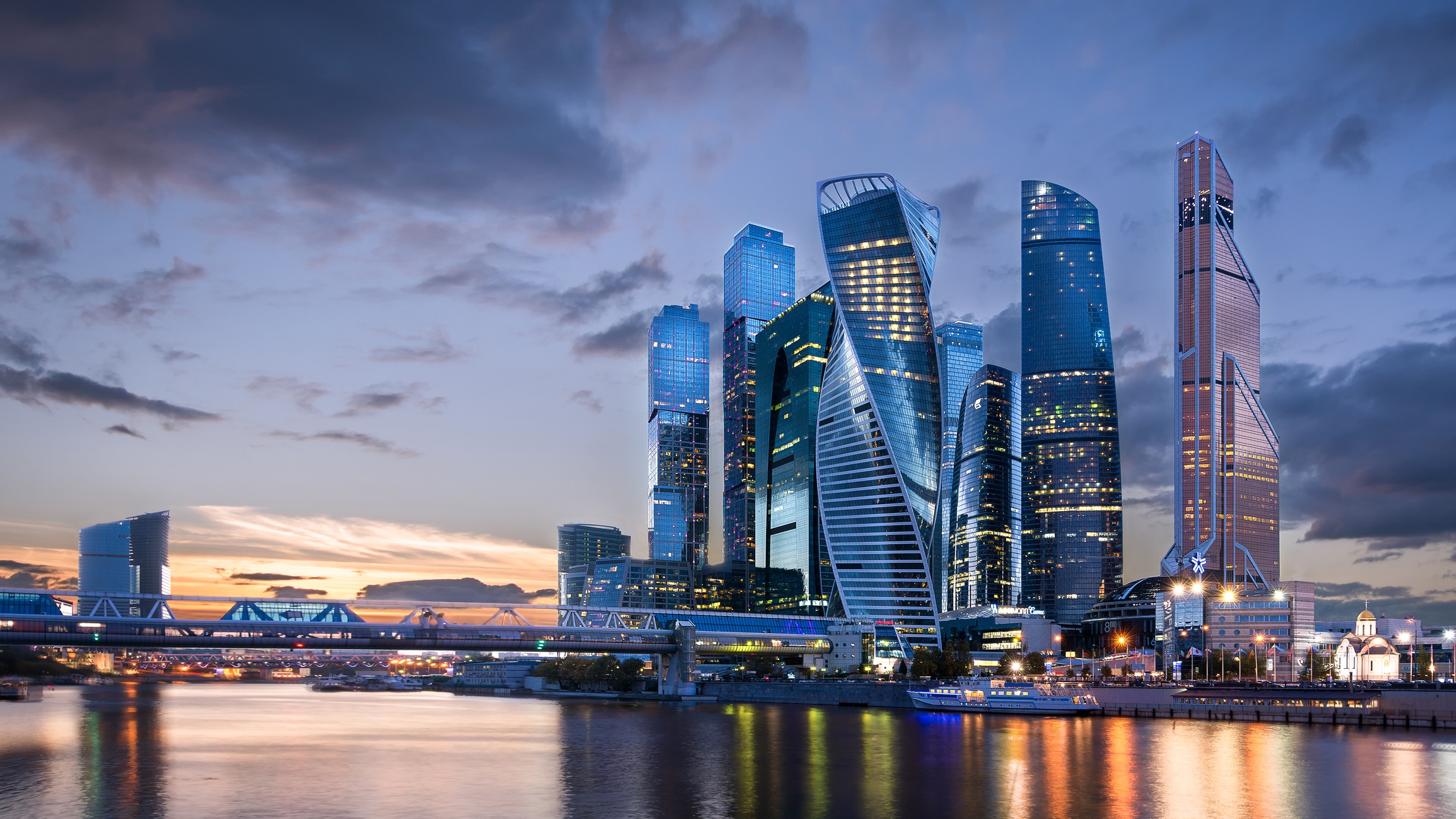 Laden Sie das Städte, Moskau, Wolkenkratzer, Gebäude, Brücke, Russland, Menschengemacht, Großstadt-Bild kostenlos auf Ihren PC-Desktop herunter