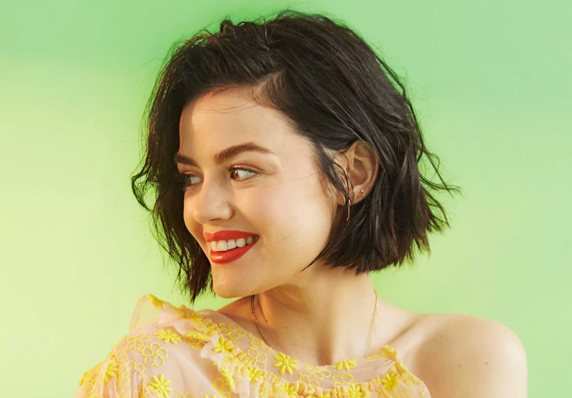 Download mobile wallpaper Smile, Face, Brunette, Celebrity, Short Hair, Actress, Lipstick, Lucy Hale for free.