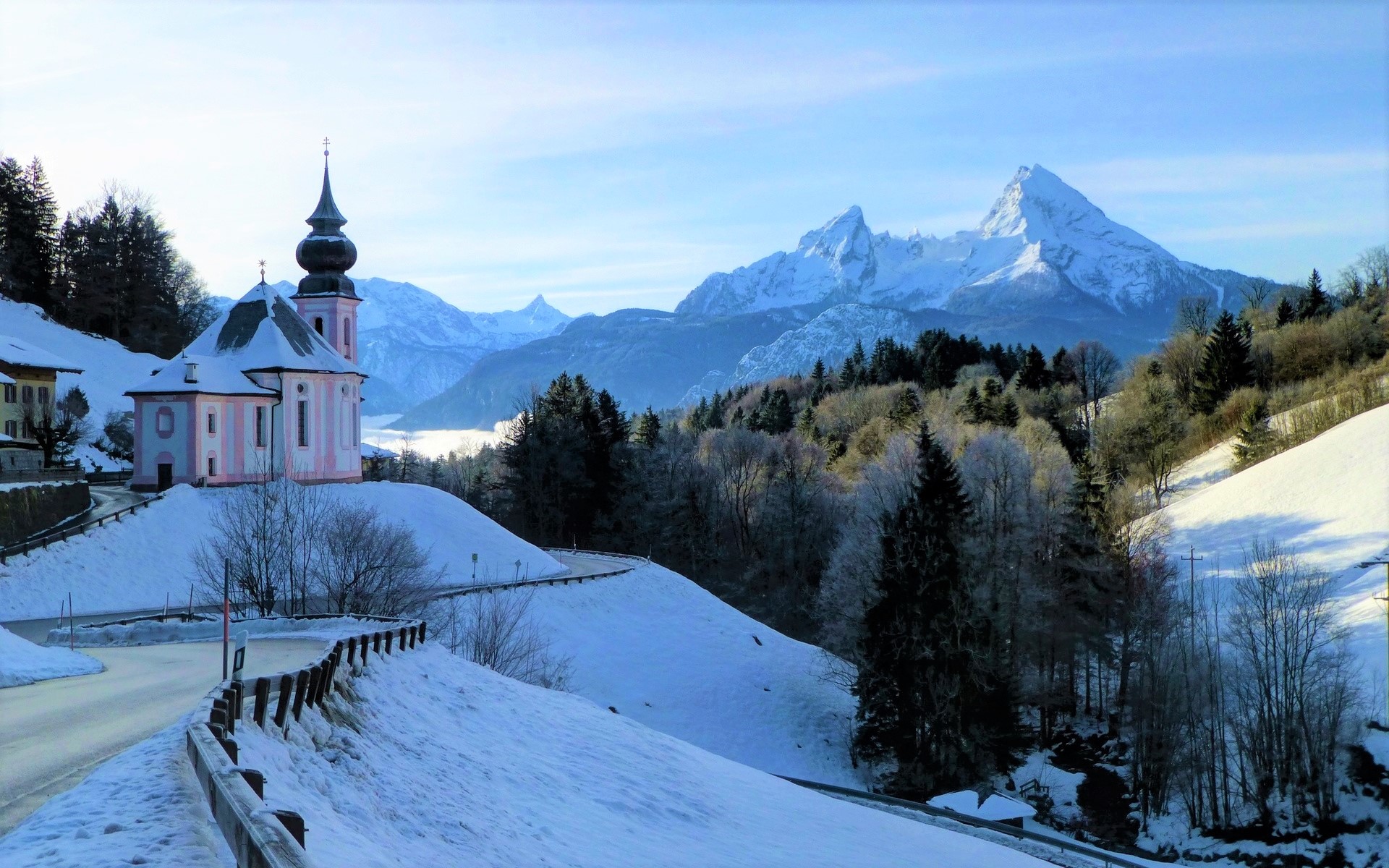 Handy-Wallpaper Winter, Schnee, Russland, Kirche, Kirchen, Religiös, Innerortsstraße kostenlos herunterladen.