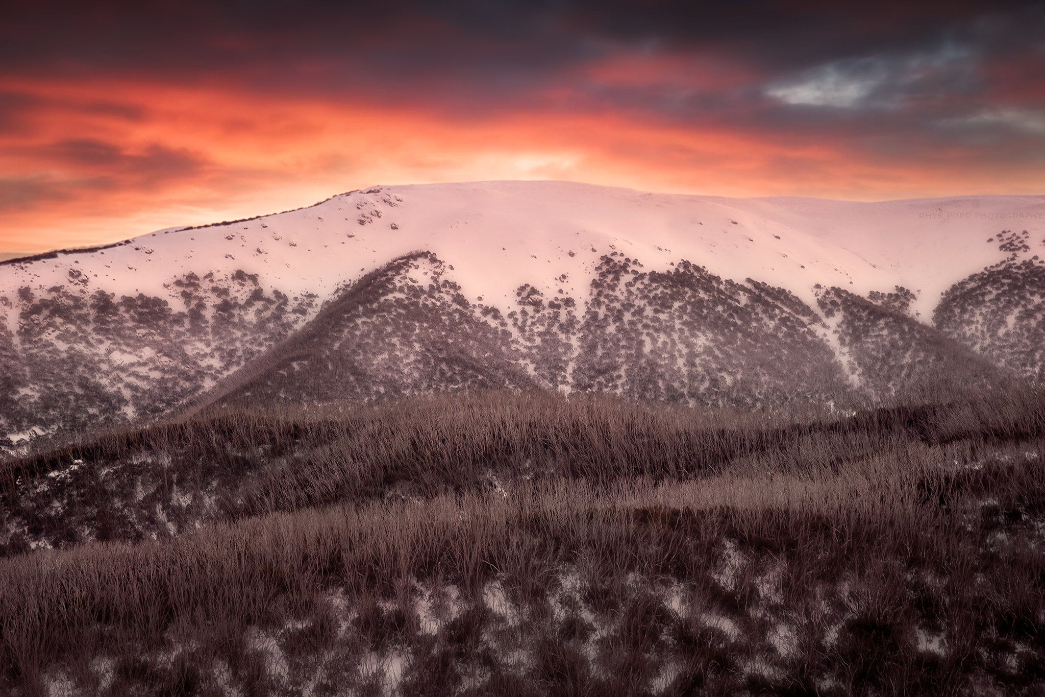 Descarga gratuita de fondo de pantalla para móvil de Montañas, Montaña, Atardecer, Tierra/naturaleza.