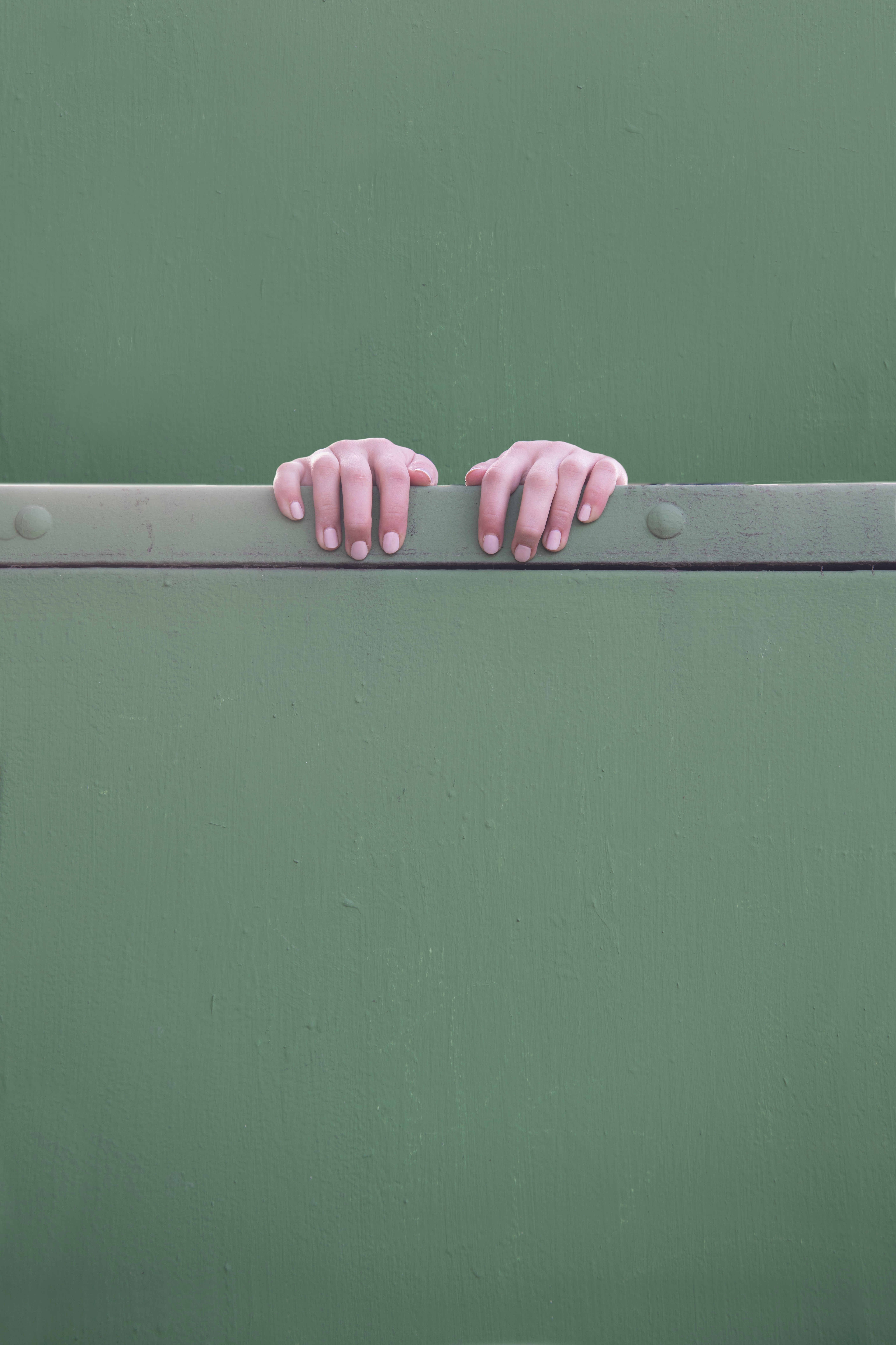 Download mobile wallpaper Miscellaneous, Fence, Miscellanea, Wall, Fingers, Hands for free.