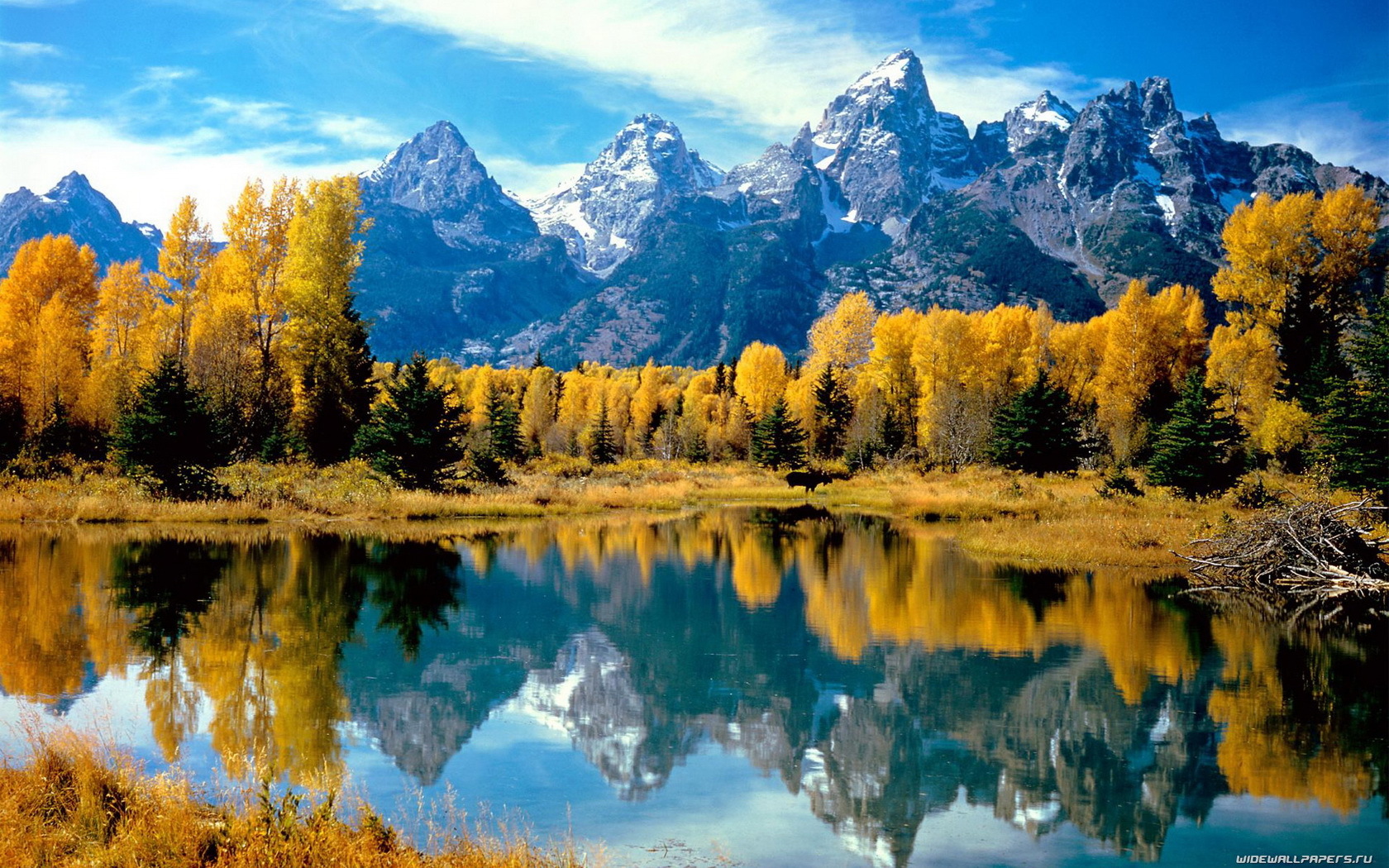 Handy-Wallpaper Landschaft, Mountains, Wasser, Bäume, Herbst kostenlos herunterladen.