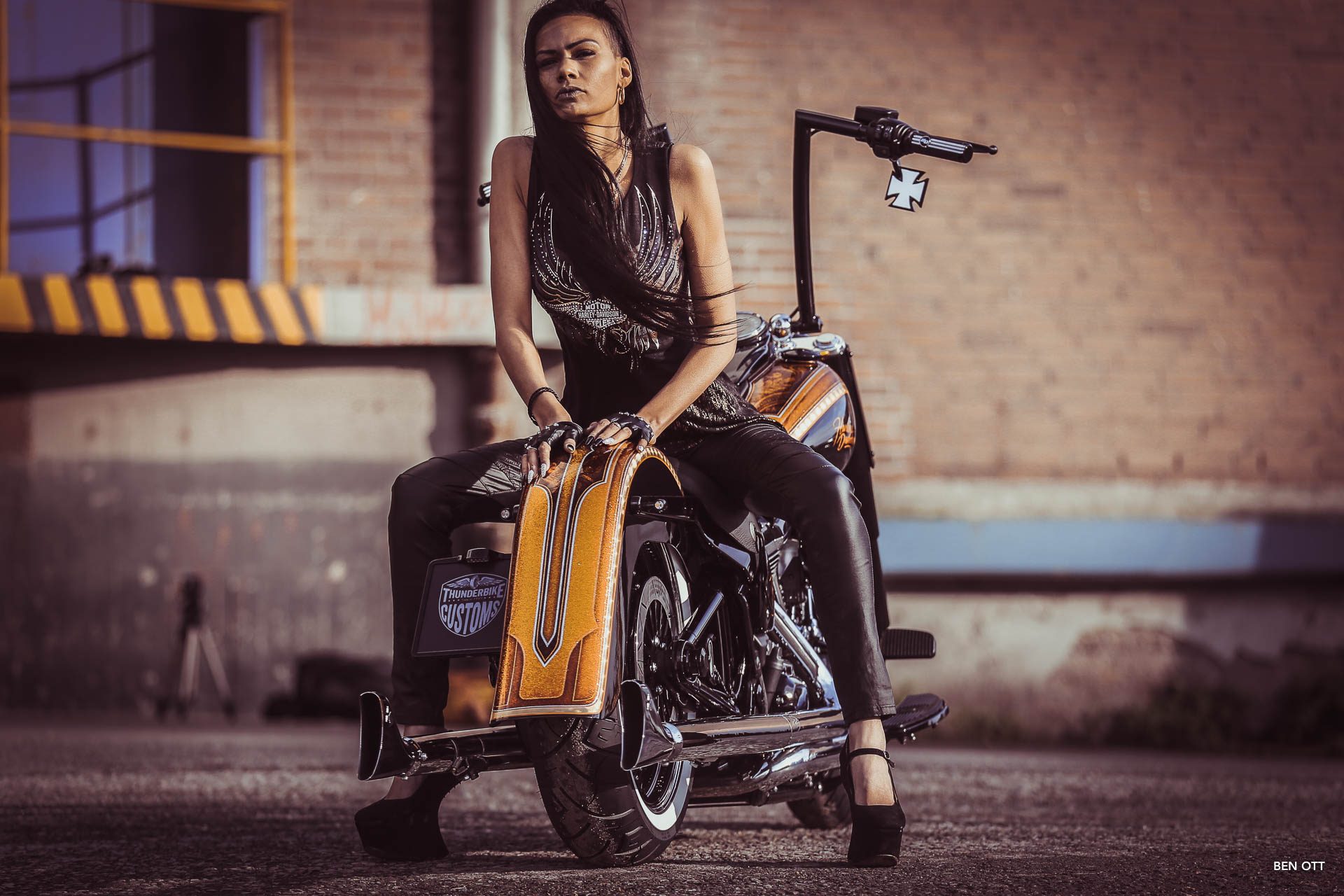 Téléchargez gratuitement l'image Harley Davidson, Femmes, Femmes & Motos, Moto Personnalisée, Coutumes De Thunderbike sur le bureau de votre PC