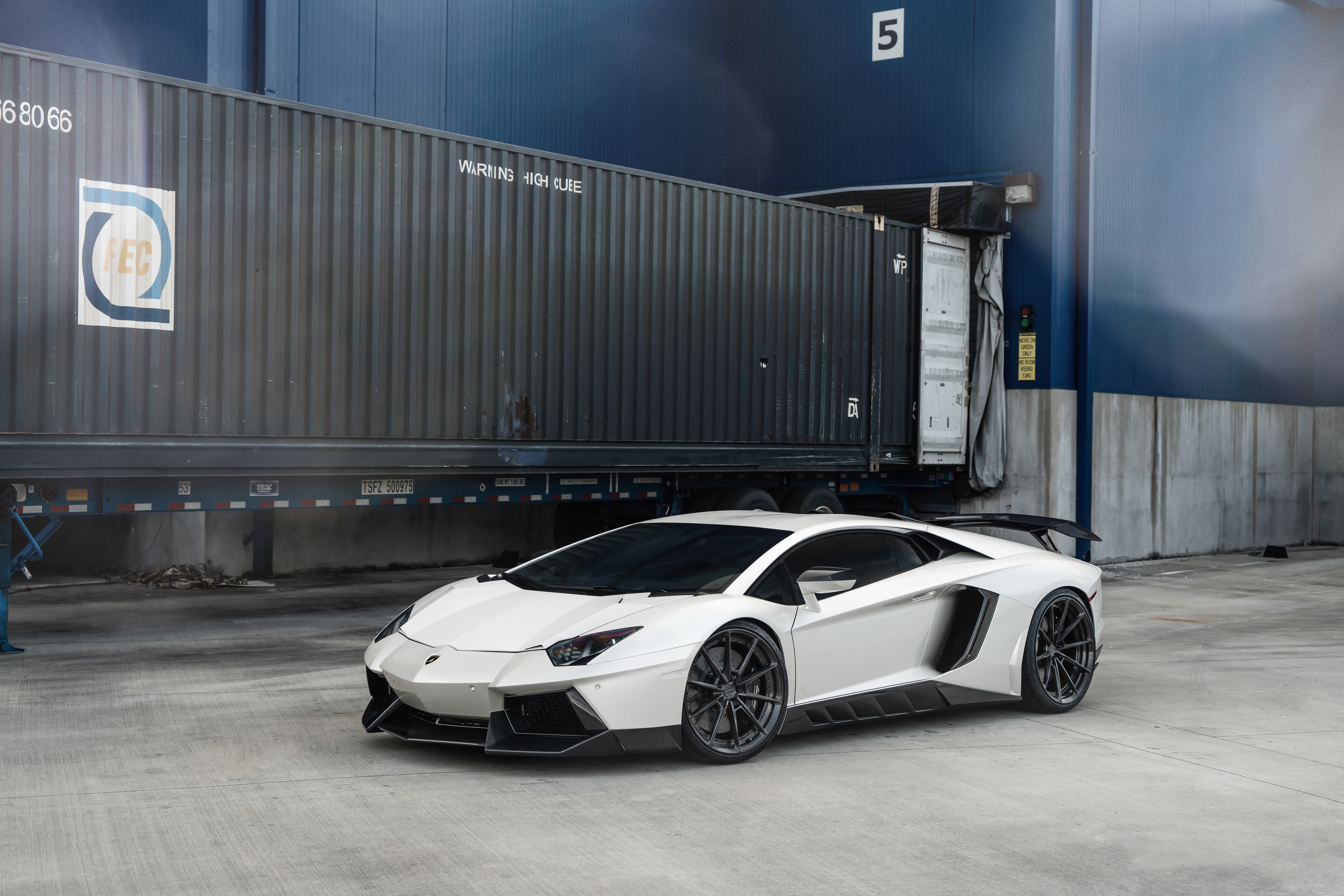 Handy-Wallpaper Lamborghini, Autos, Supersportwagen, Lamborghini Aventador, Fahrzeuge, Weißes Auto kostenlos herunterladen.