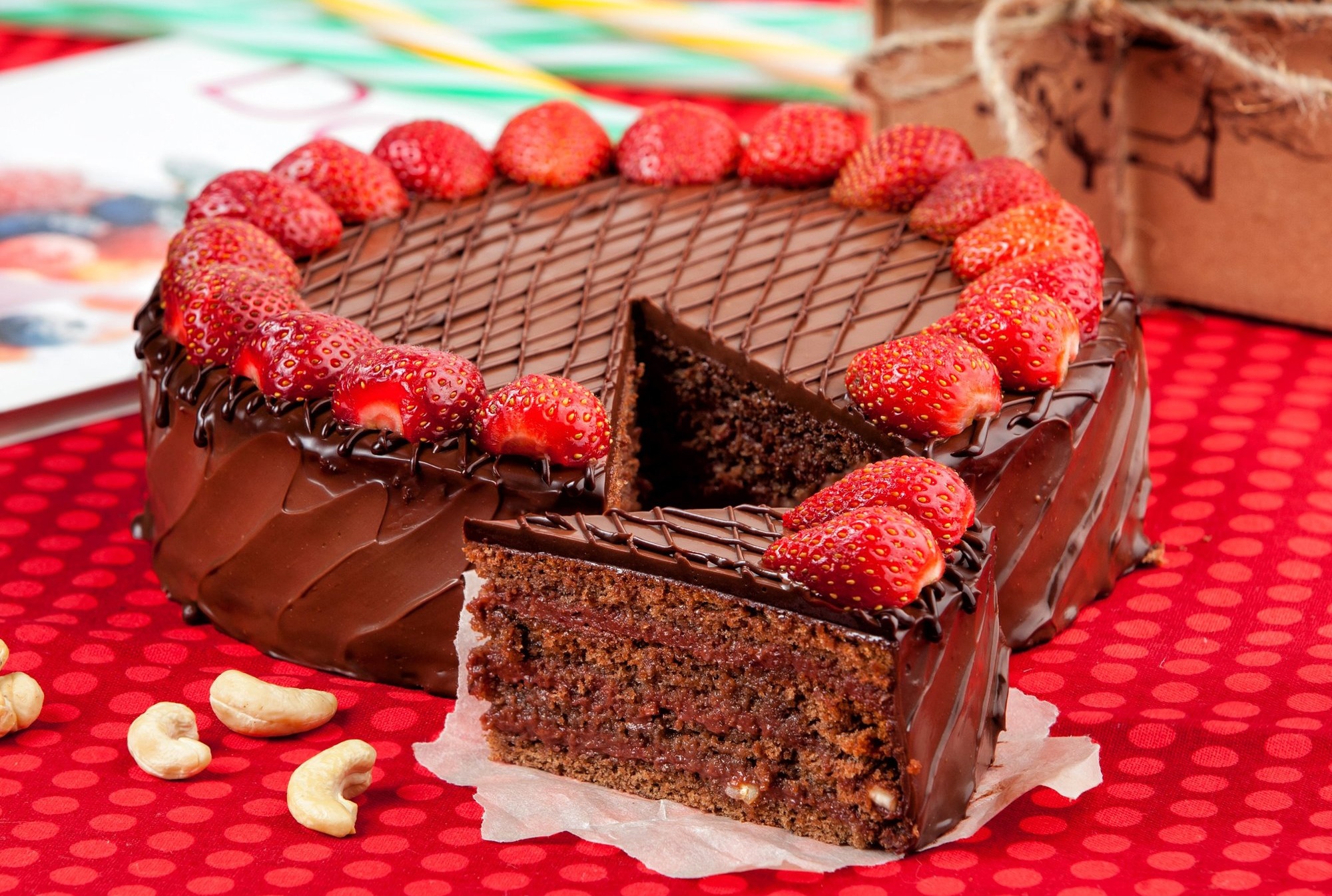 Descarga gratis la imagen Fresa, Postre, Chocolate, Tarta, Alimento, Pastelería en el escritorio de tu PC