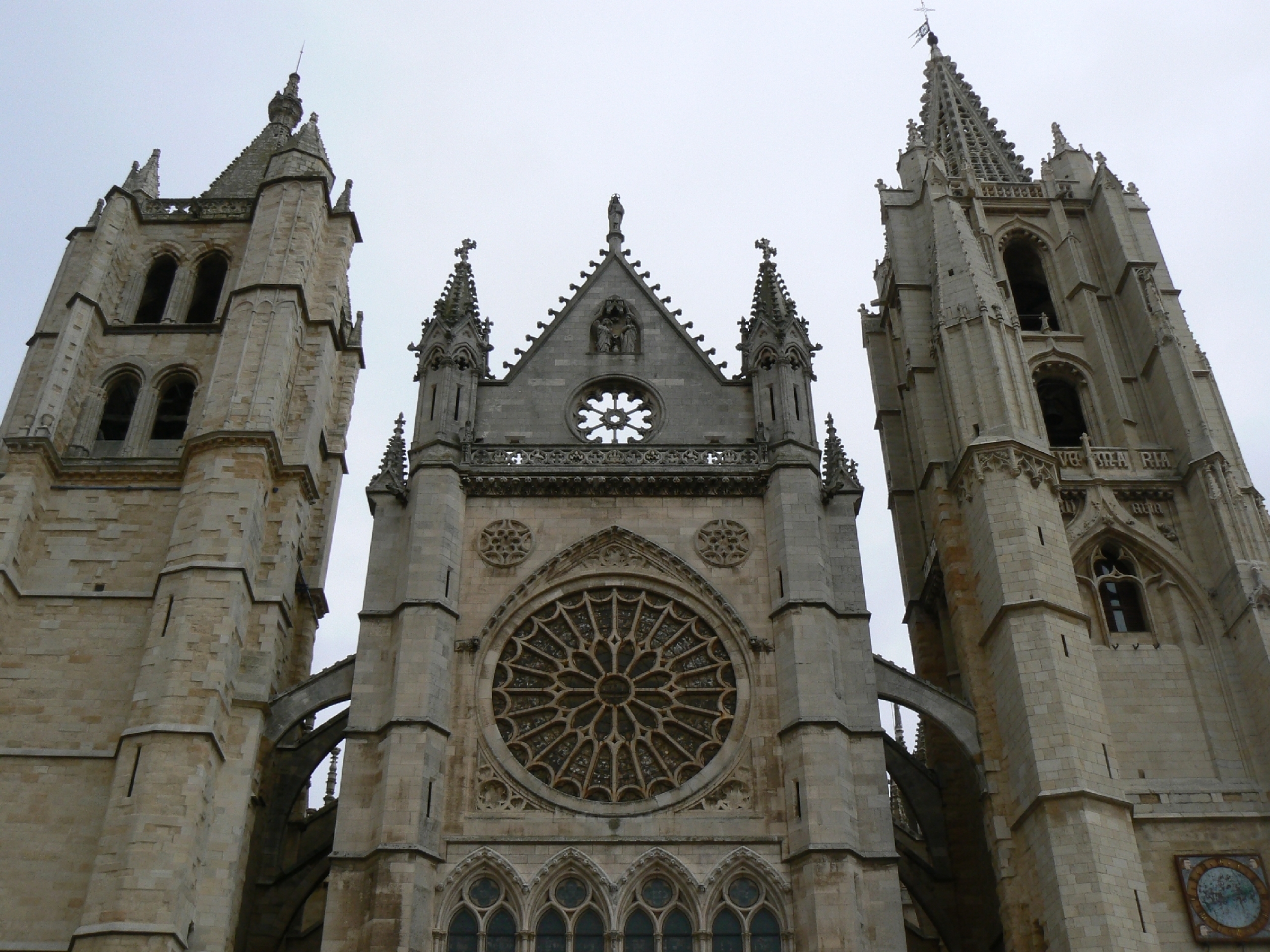 290775 Bildschirmschoner und Hintergrundbilder Kathedrale Von León auf Ihrem Telefon. Laden Sie  Bilder kostenlos herunter