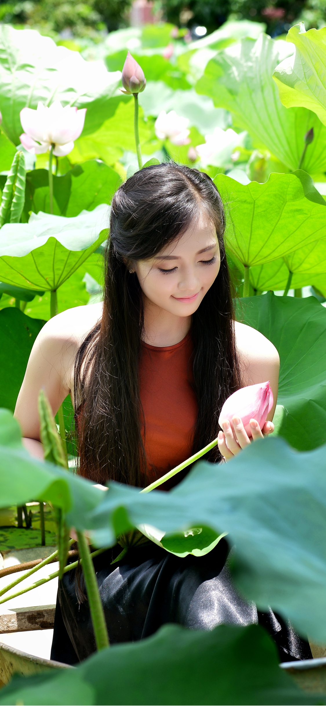 Download mobile wallpaper Leaf, Smile, Women, Asian, Vietnamese for free.