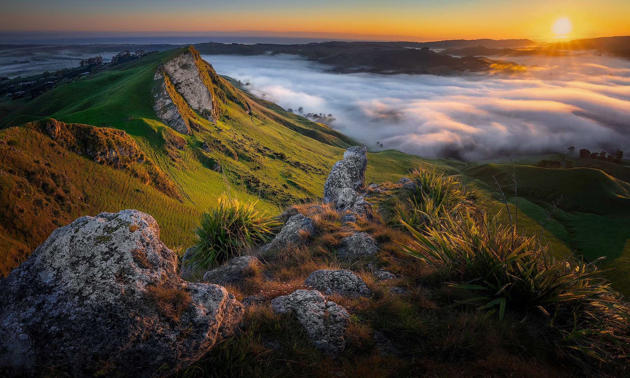 Free download wallpaper Dawn, Mountain, New Zealand, Fog, Sunrise, Earth, Morning on your PC desktop