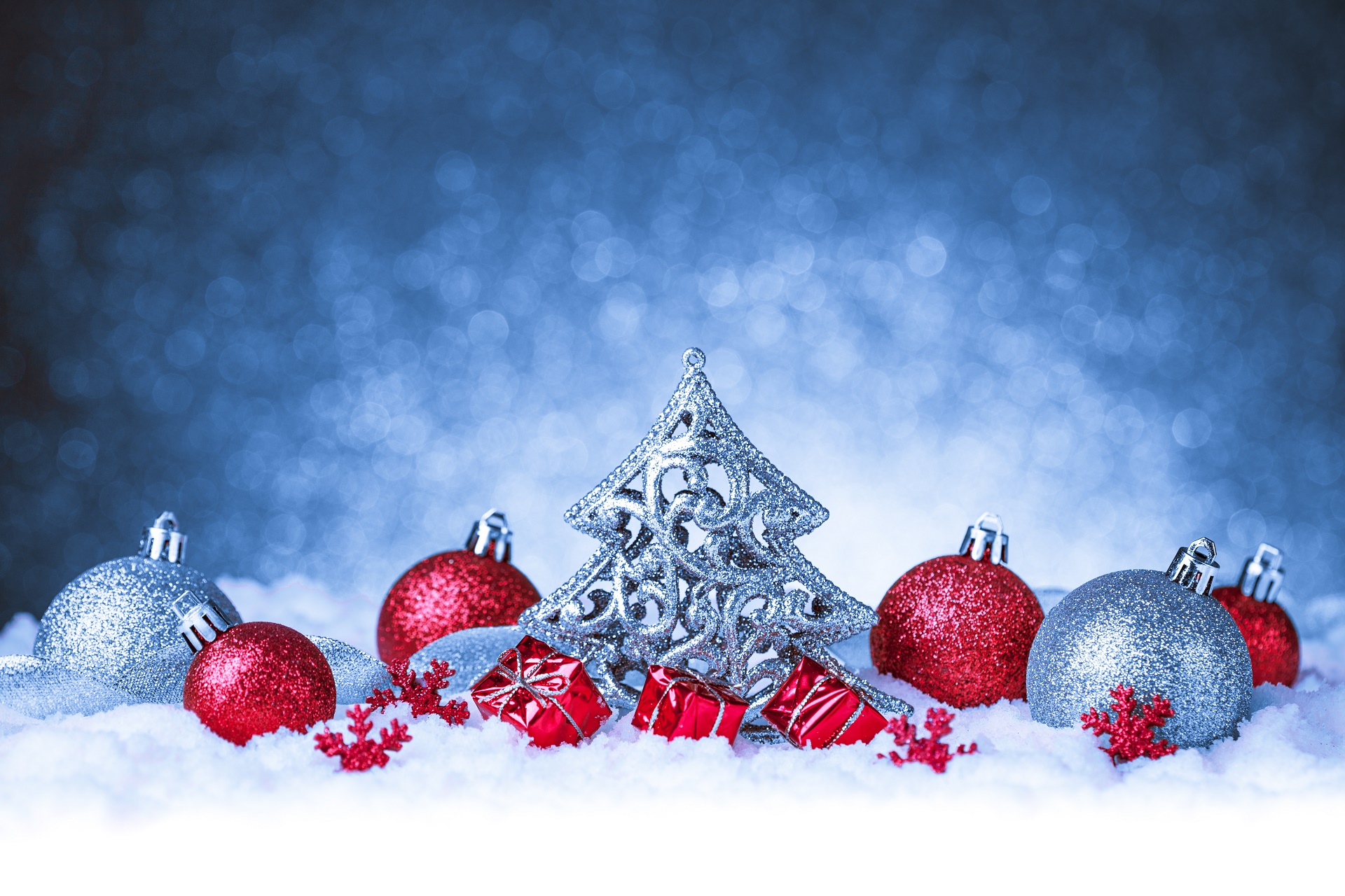 Download mobile wallpaper Christmas, Holiday, Gift, Bokeh, Christmas Ornaments for free.