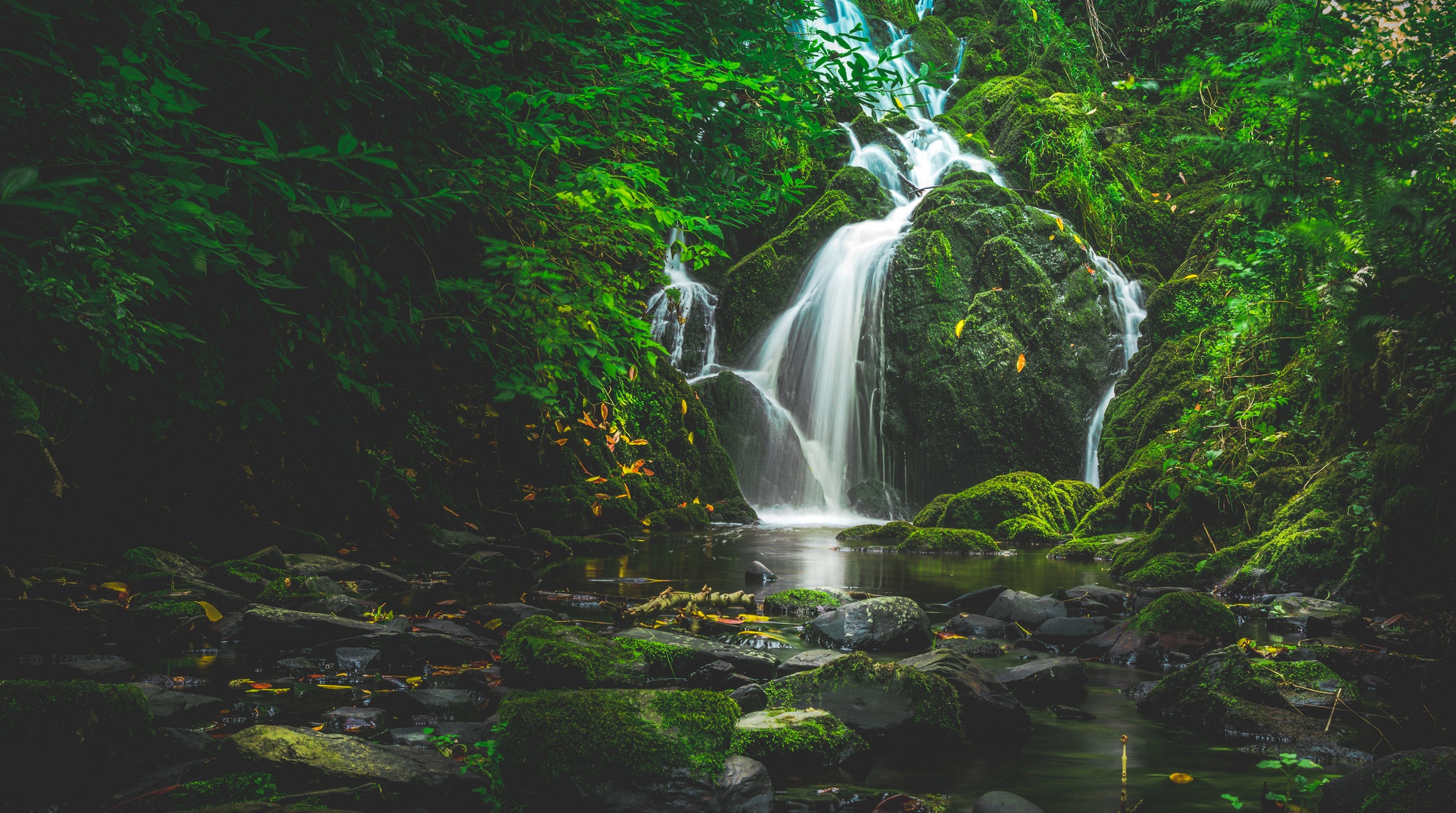 Free download wallpaper Nature, Waterfall, Earth, Stone, Moss, Stream on your PC desktop