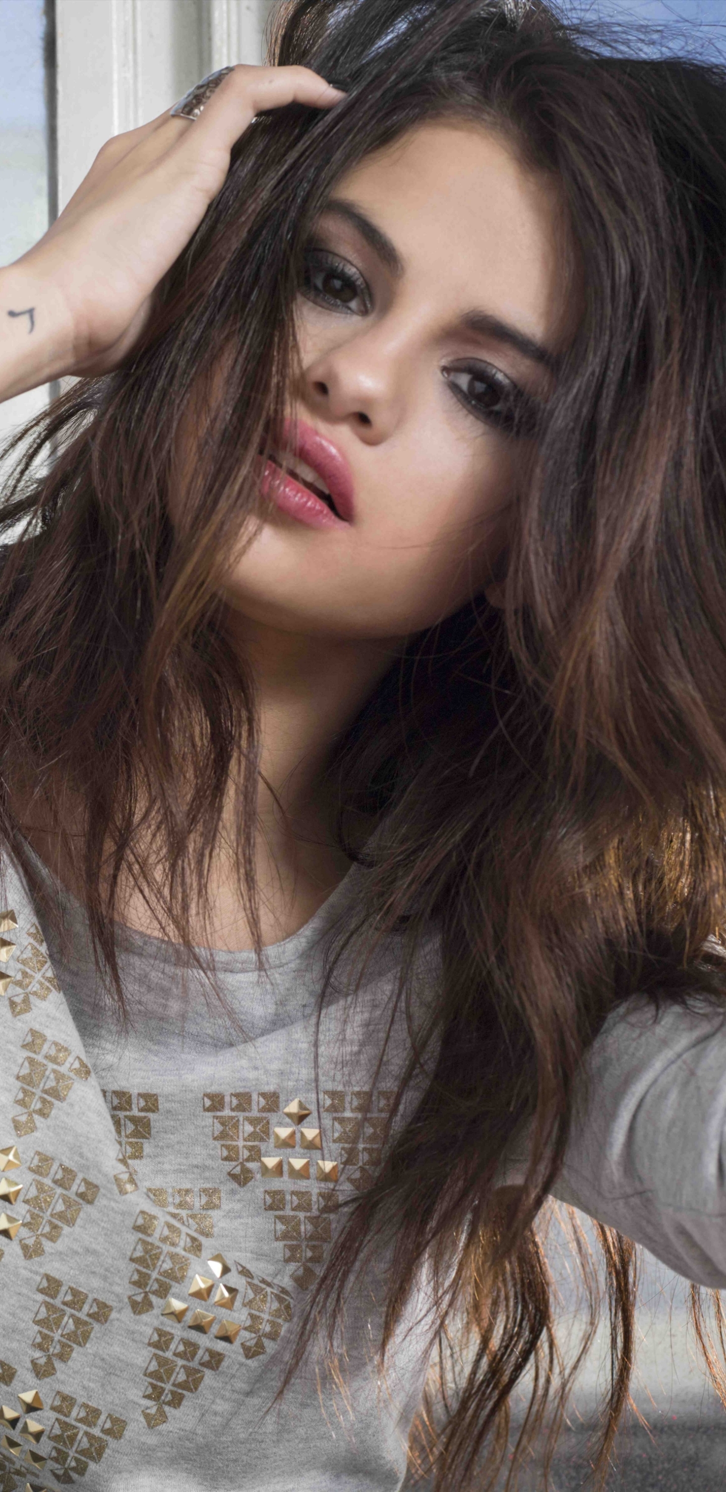 Download mobile wallpaper Music, Selena Gomez, Singer, Brunette, Long Hair, Actress for free.