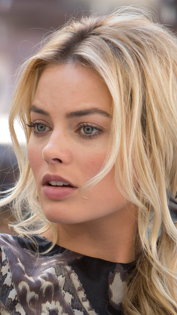 Download mobile wallpaper Blonde, Blue Eyes, Celebrity, Actress, Australian, Margot Robbie for free.