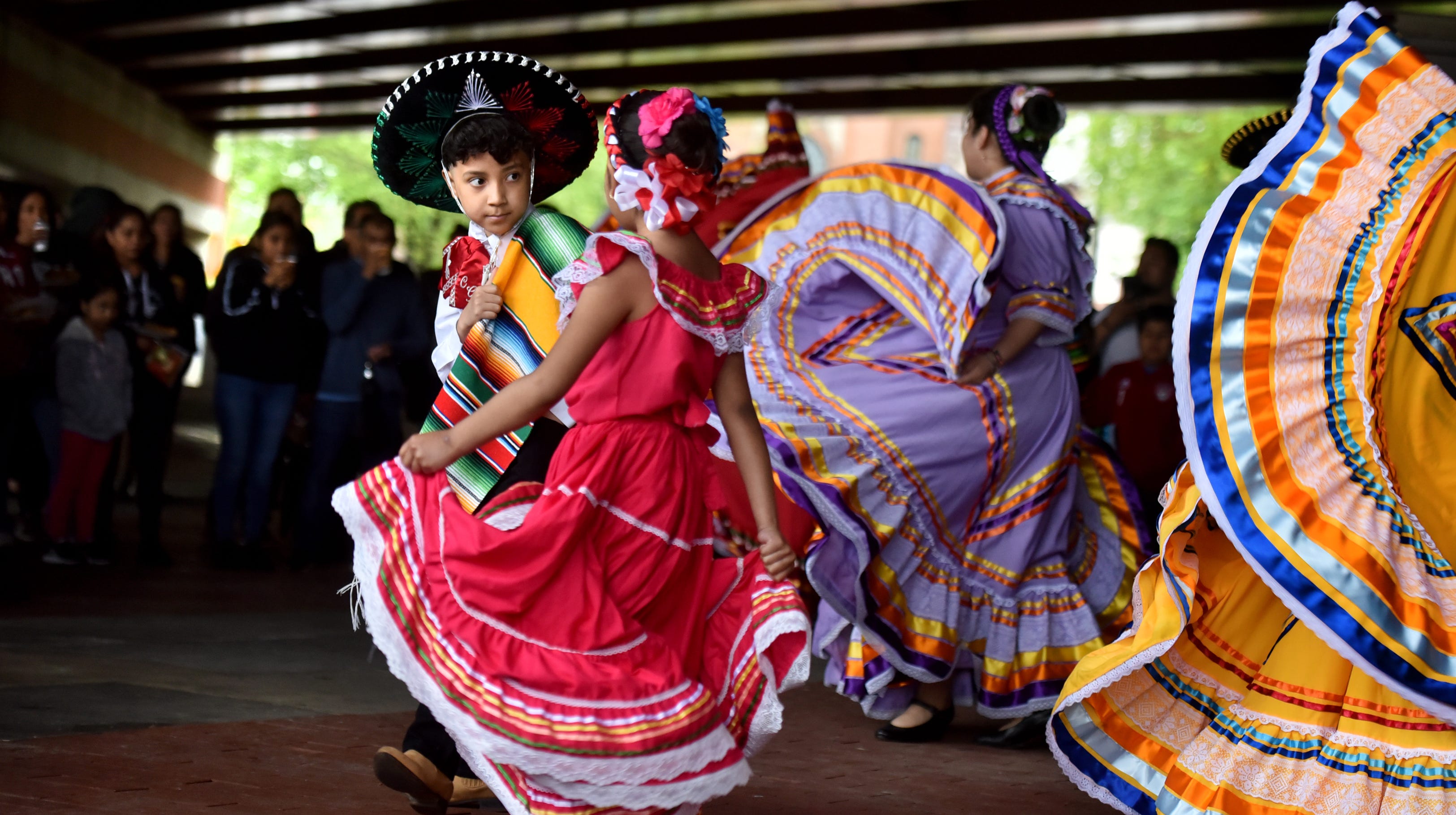 Téléchargez des papiers peints mobile Photographie, Mexicain, Dansant gratuitement.