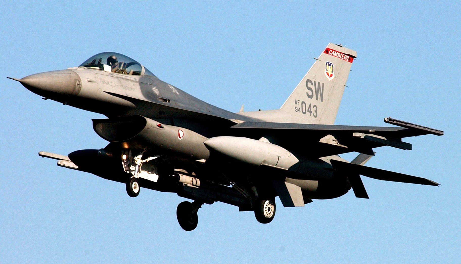 Baixe gratuitamente a imagem Militar, General Dynamics F 16 Fighting Falcon na área de trabalho do seu PC