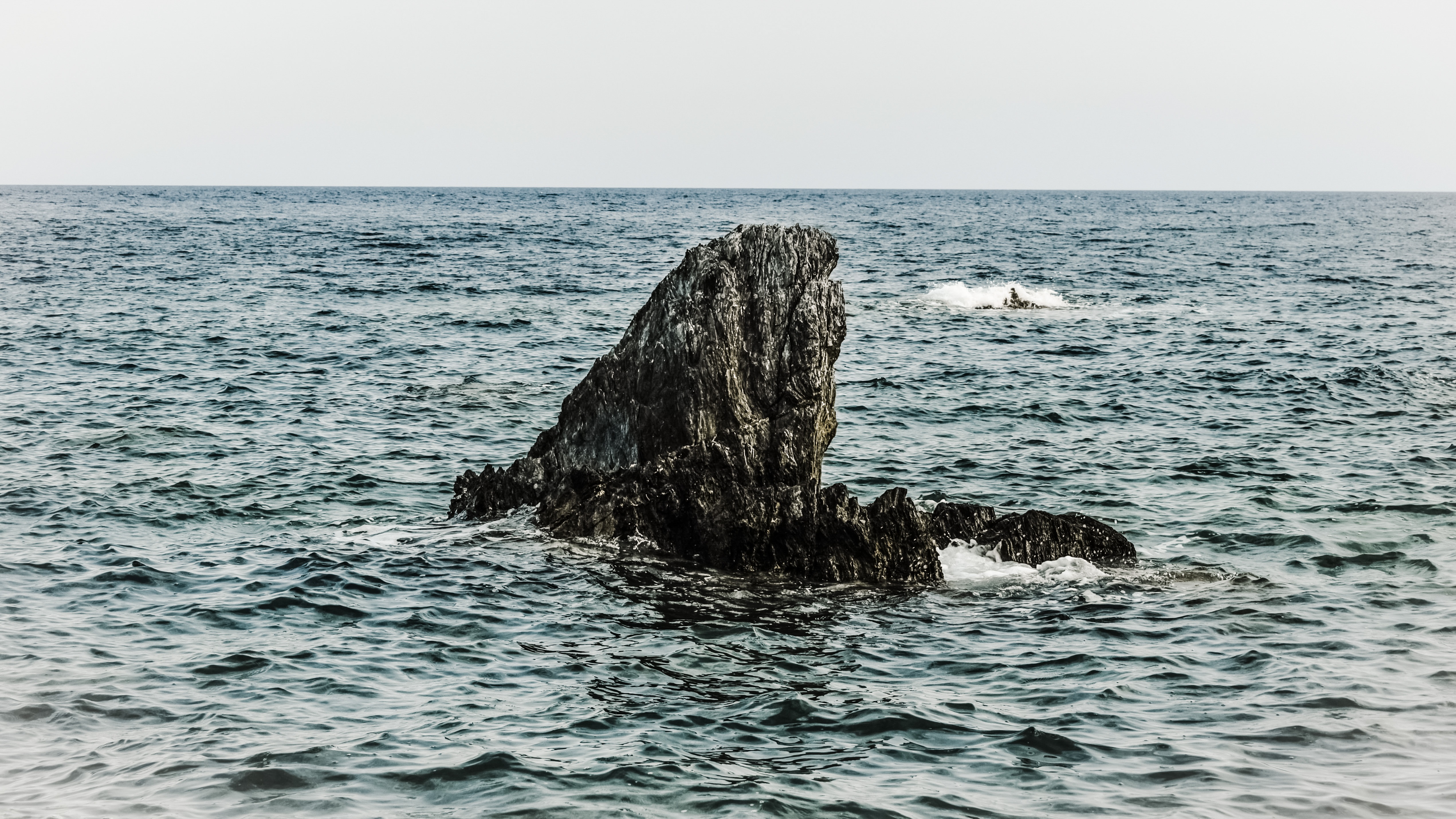 155447 descargar imagen cielo, naturaleza, mar, roca: fondos de pantalla y protectores de pantalla gratis