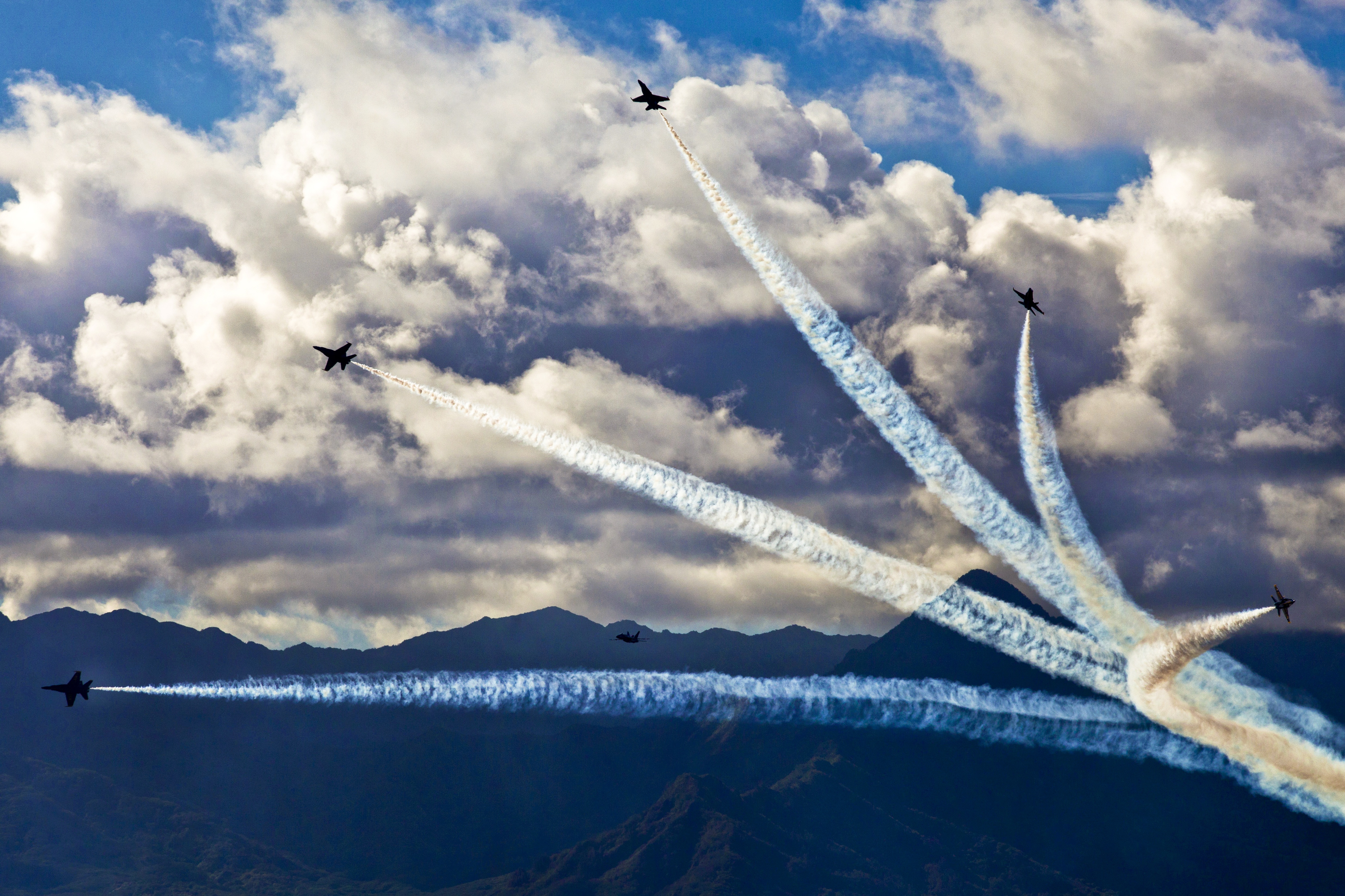Laden Sie das Flugzeuge, Wolke, Rauch, Militär, Himmel, Flugschau, Kampfjets, Militärflugzeug-Bild kostenlos auf Ihren PC-Desktop herunter