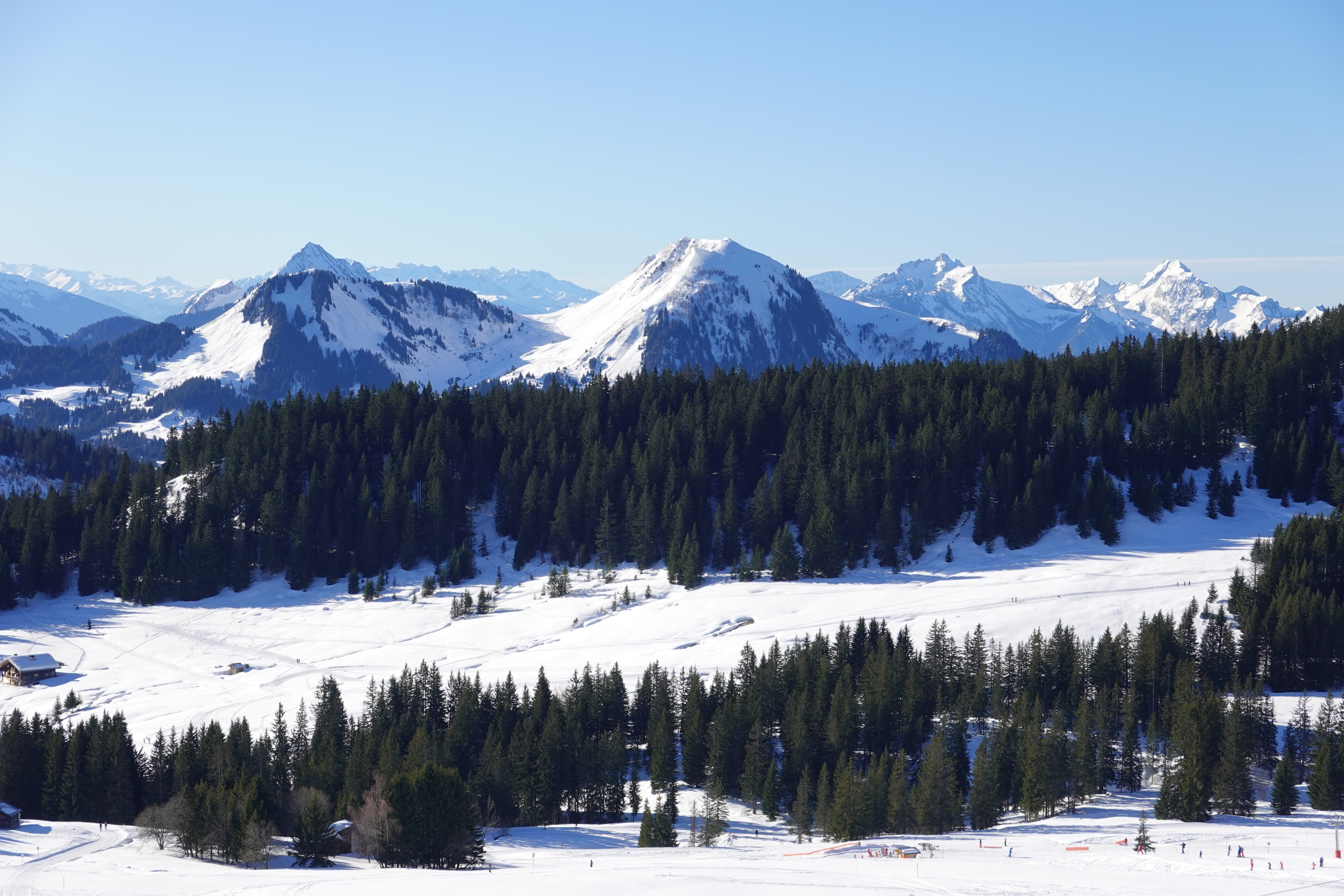 Laden Sie das Bäume, Natur, Schnee, Mountains, Blick Von Oben, Winter, Landschaft-Bild kostenlos auf Ihren PC-Desktop herunter