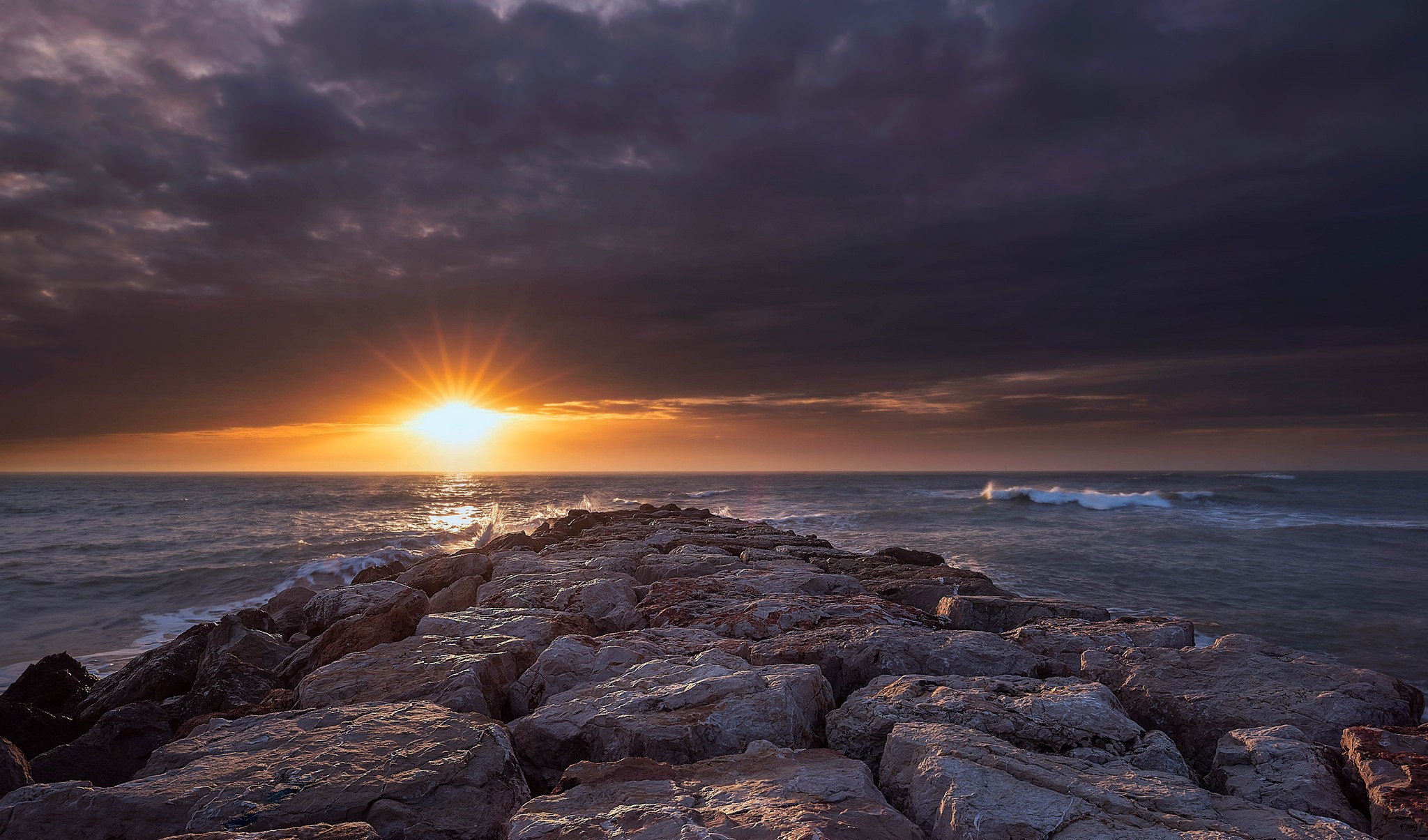 Descarga gratuita de fondo de pantalla para móvil de Naturaleza, Amanecer, Horizonte, Océano, Nube, Tierra/naturaleza.