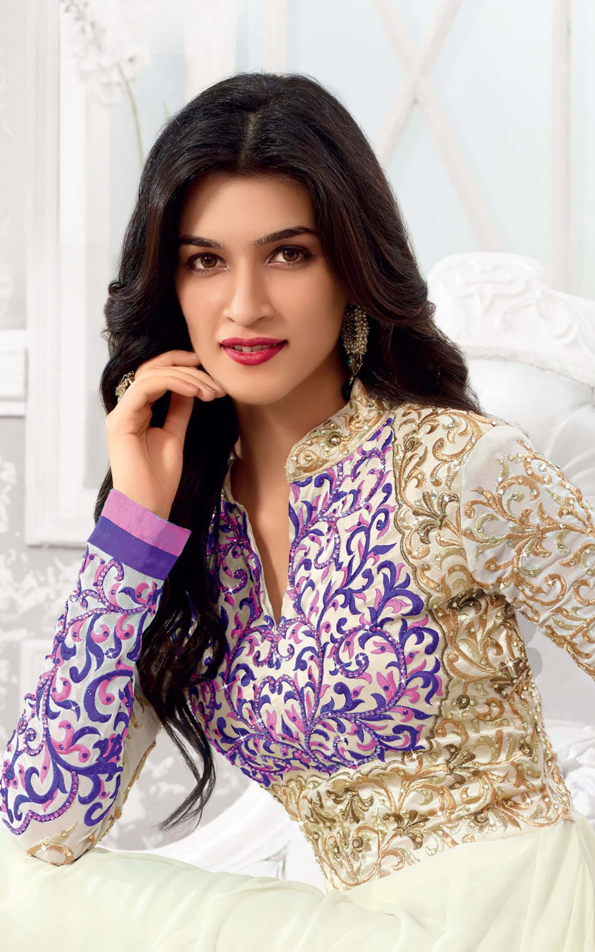 Download mobile wallpaper Celebrity, Kriti Sanon for free.