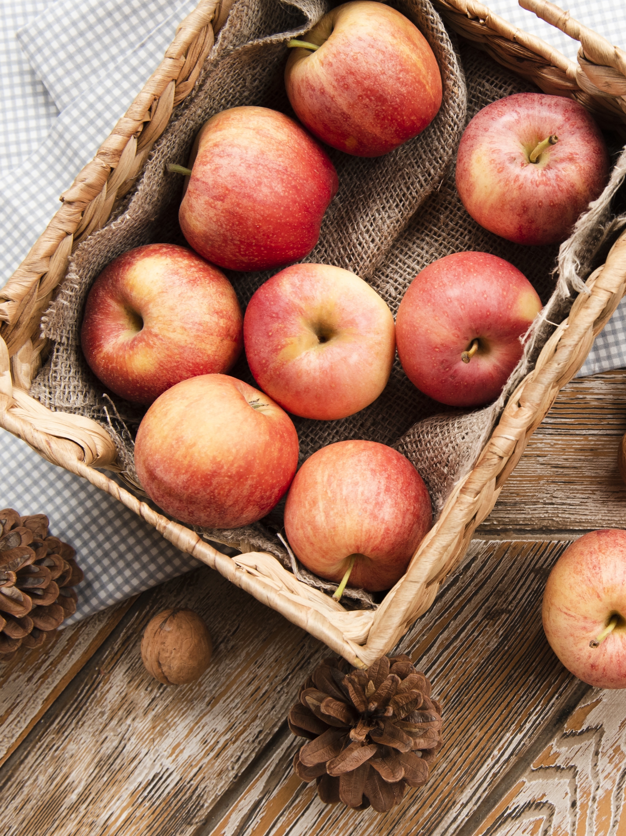 Download mobile wallpaper Fruits, Food, Apple, Still Life, Fruit for free.
