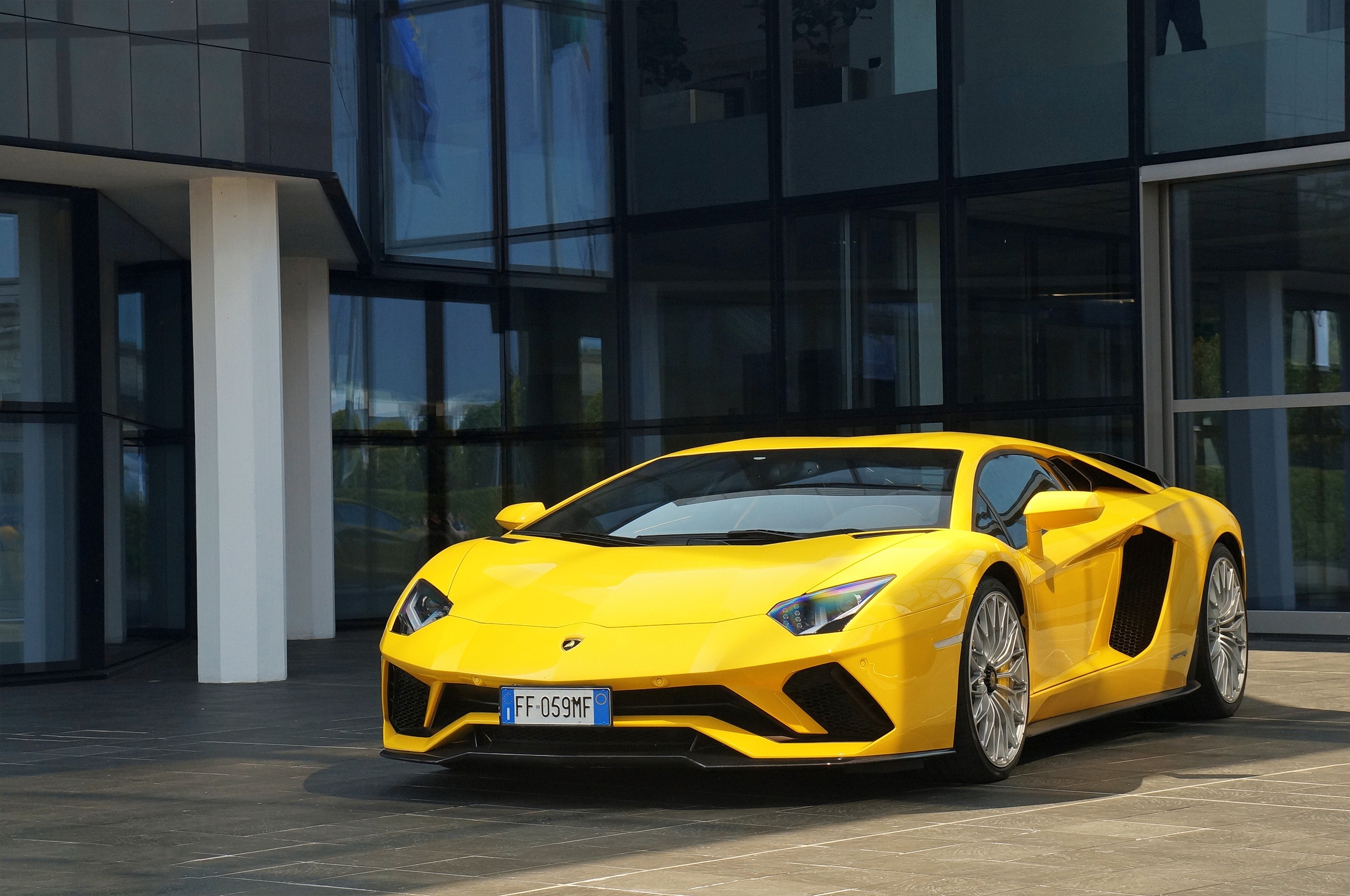 Laden Sie das Lamborghini, Supersportwagen, Fahrzeuge, Gelbes Auto, Lamborghini Aventador S-Bild kostenlos auf Ihren PC-Desktop herunter