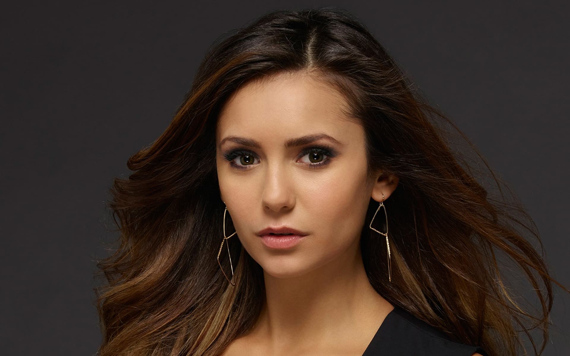 Baixar papel de parede para celular de Celebridade, Enfrentar, Cabelo Castanho, Atriz, Nina Dobrev gratuito.